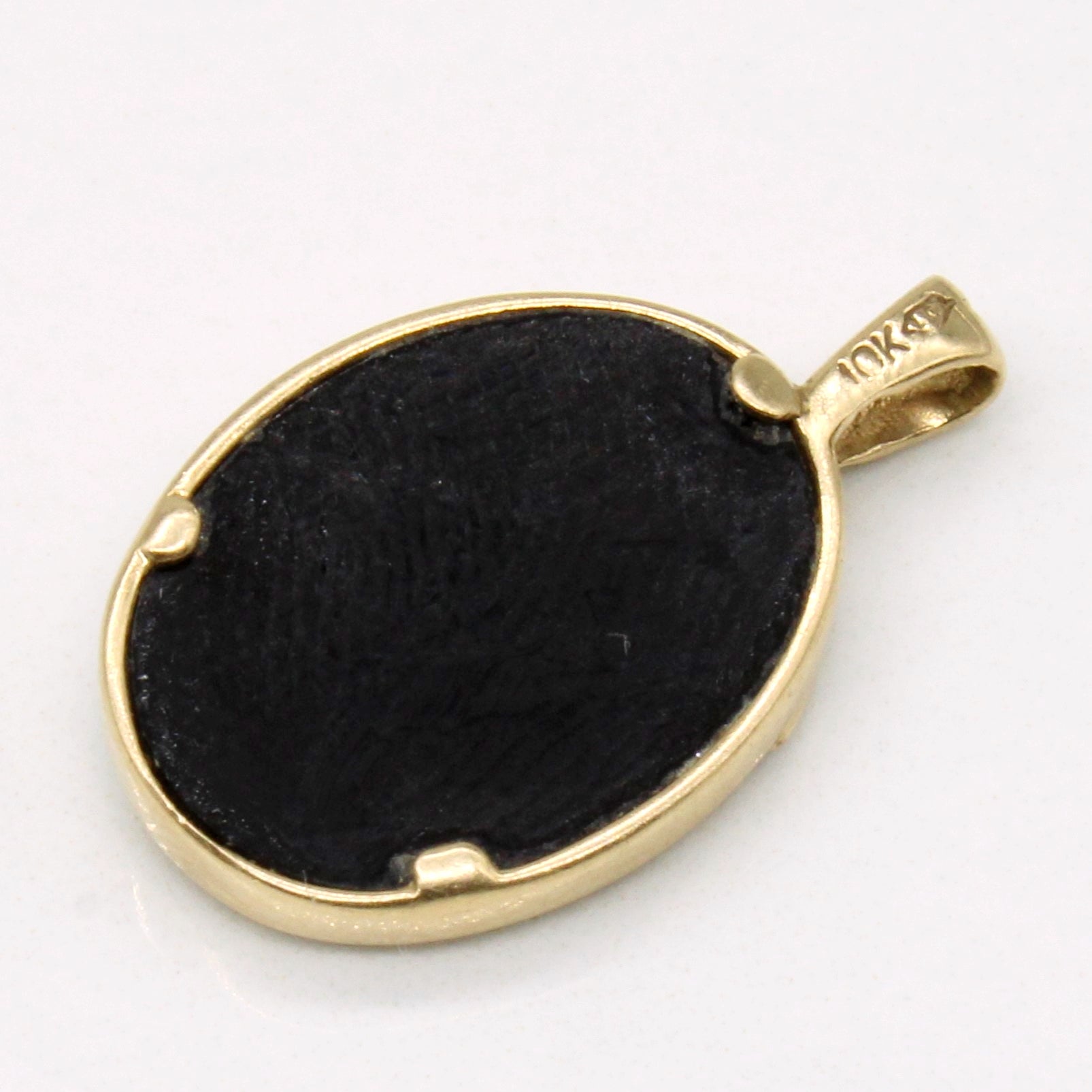 Pendentif en onyx et diamants | 1,60 ct, 0,01 ct |
