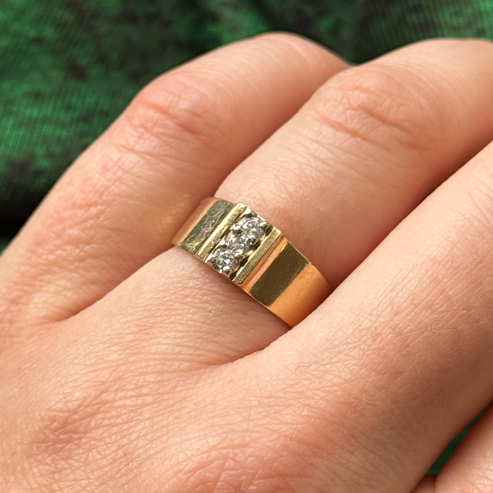 Three Stone Diamond Ring | 0.11ctw | SZ 5 |