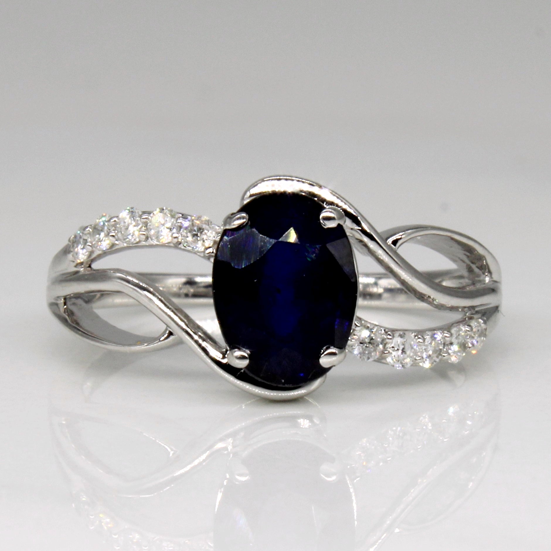 Bague cascade saphir et diamants | 1,40 ct, 0,15 ct au total | Taille 6,5 |