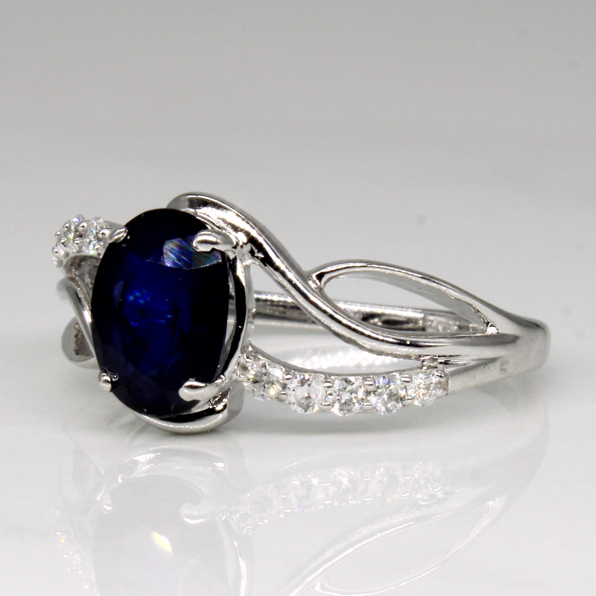 Bague cascade saphir et diamants | 1,40 ct, 0,15 ct au total | Taille 6,5 |