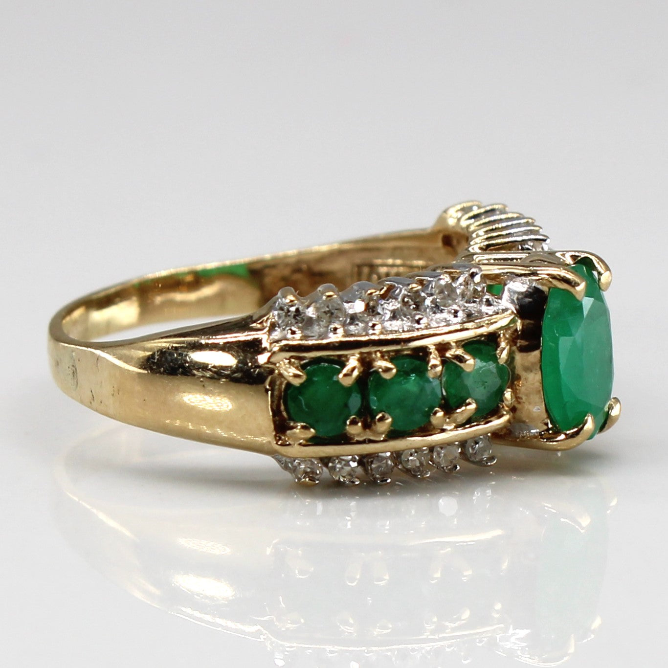 Bague cocktail émeraude et diamants | 1,20 ct | 0,12 ct | Taille 6,5 |