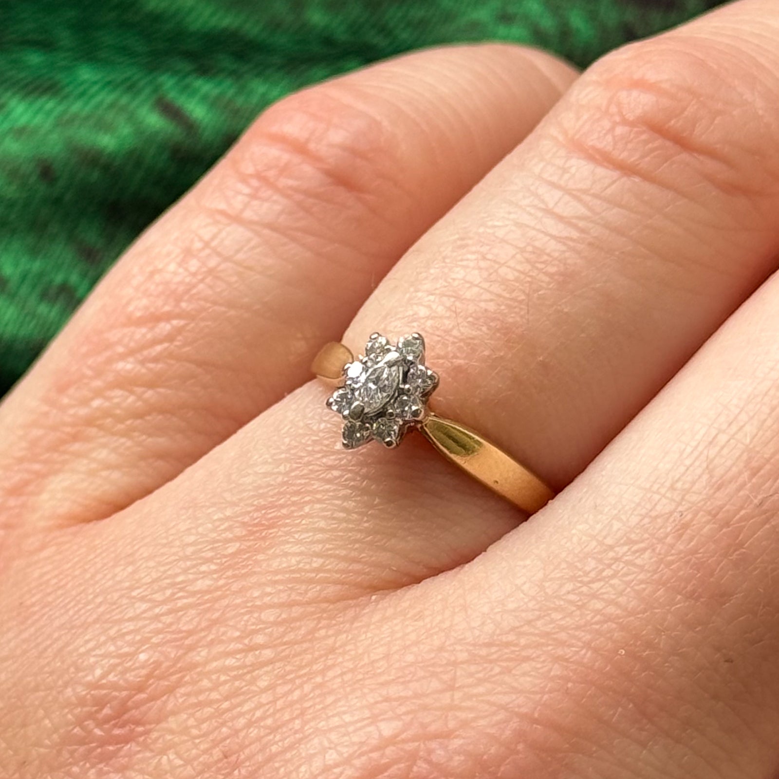 Diamond Flower Ring | 0.13ctw | SZ 4.5 |