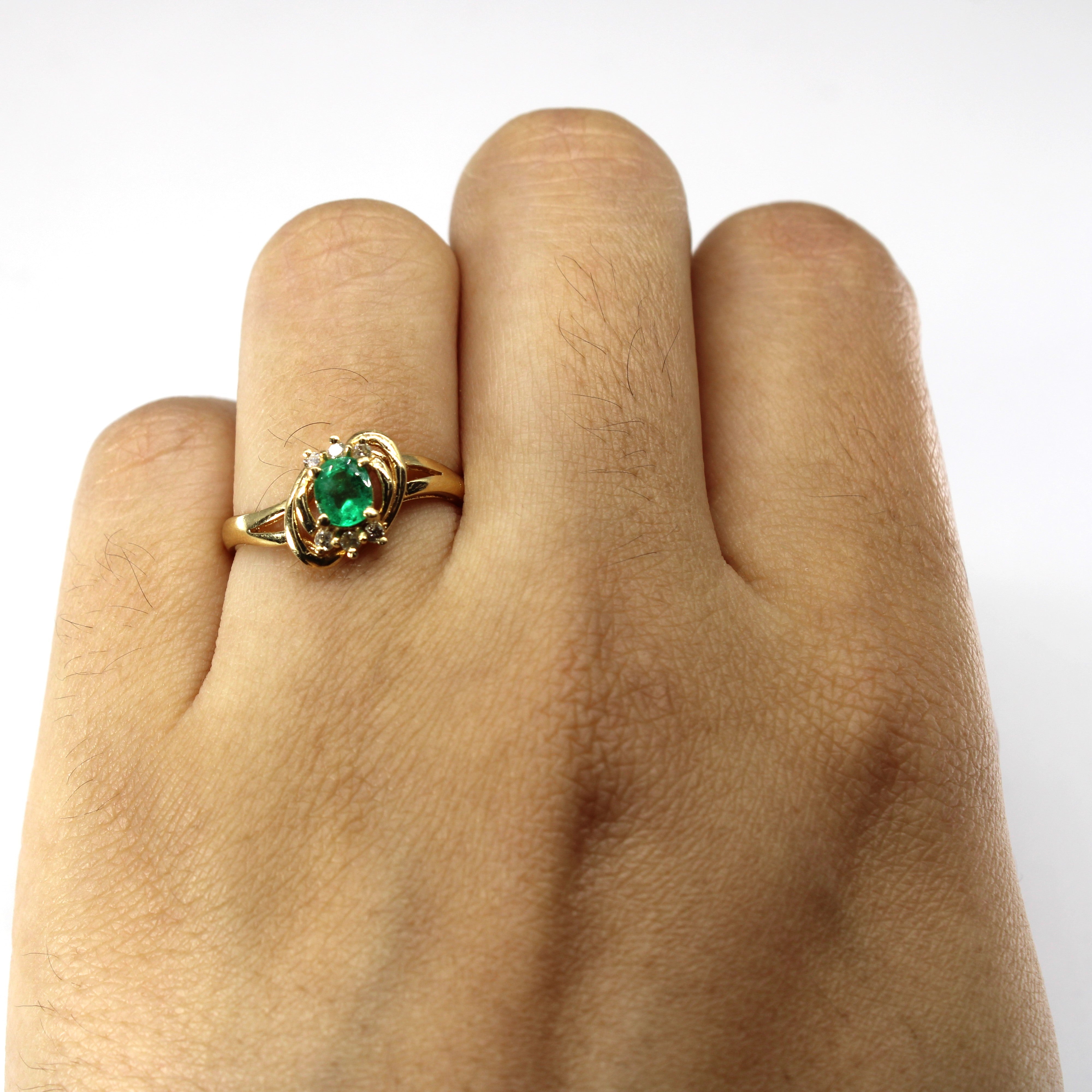Emerald & Diamond Cocktail Ring | 0.30ct | 0.06ctw | SZ 6 |