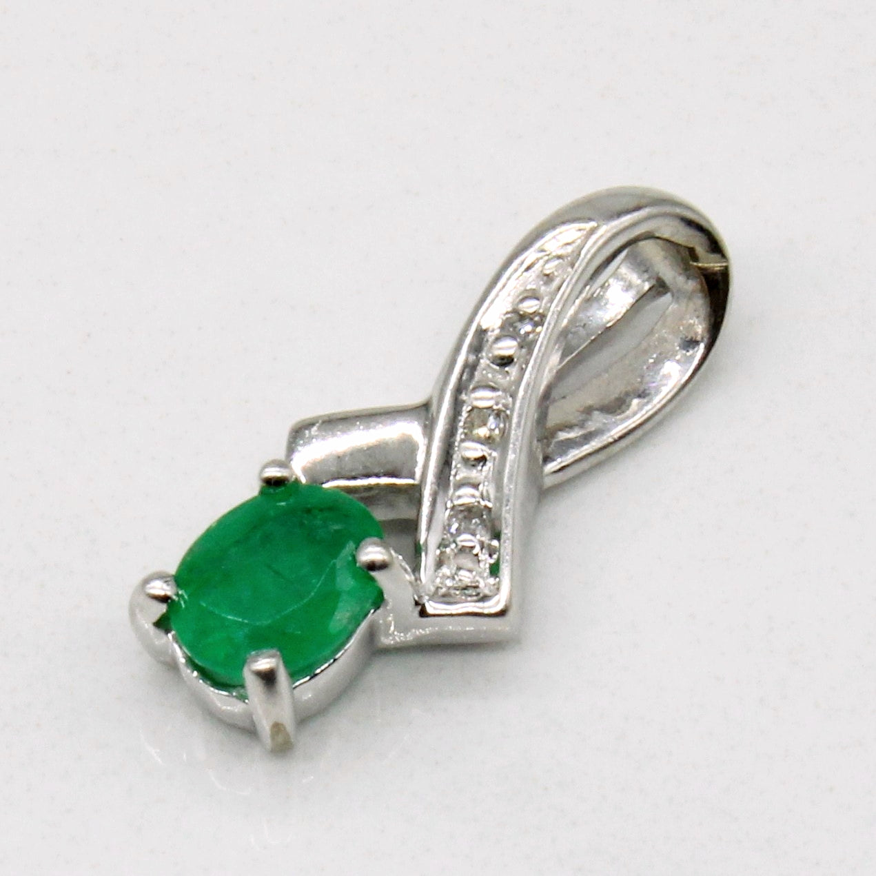 Emerald & Diamond Pendant | 0.26ct, 0.01ctw |