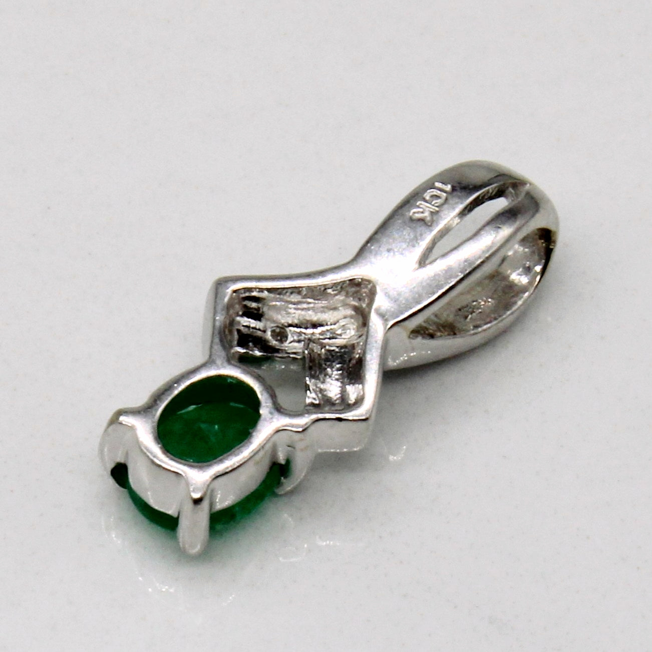 Emerald & Diamond Pendant | 0.26ct, 0.01ctw |