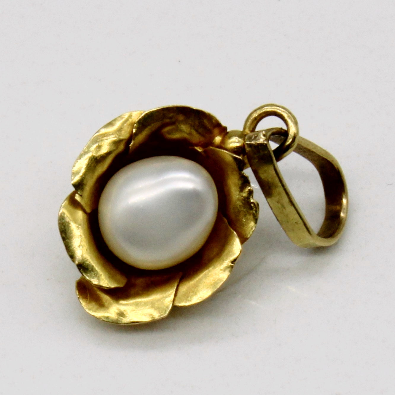 Pendentif en perle baroque