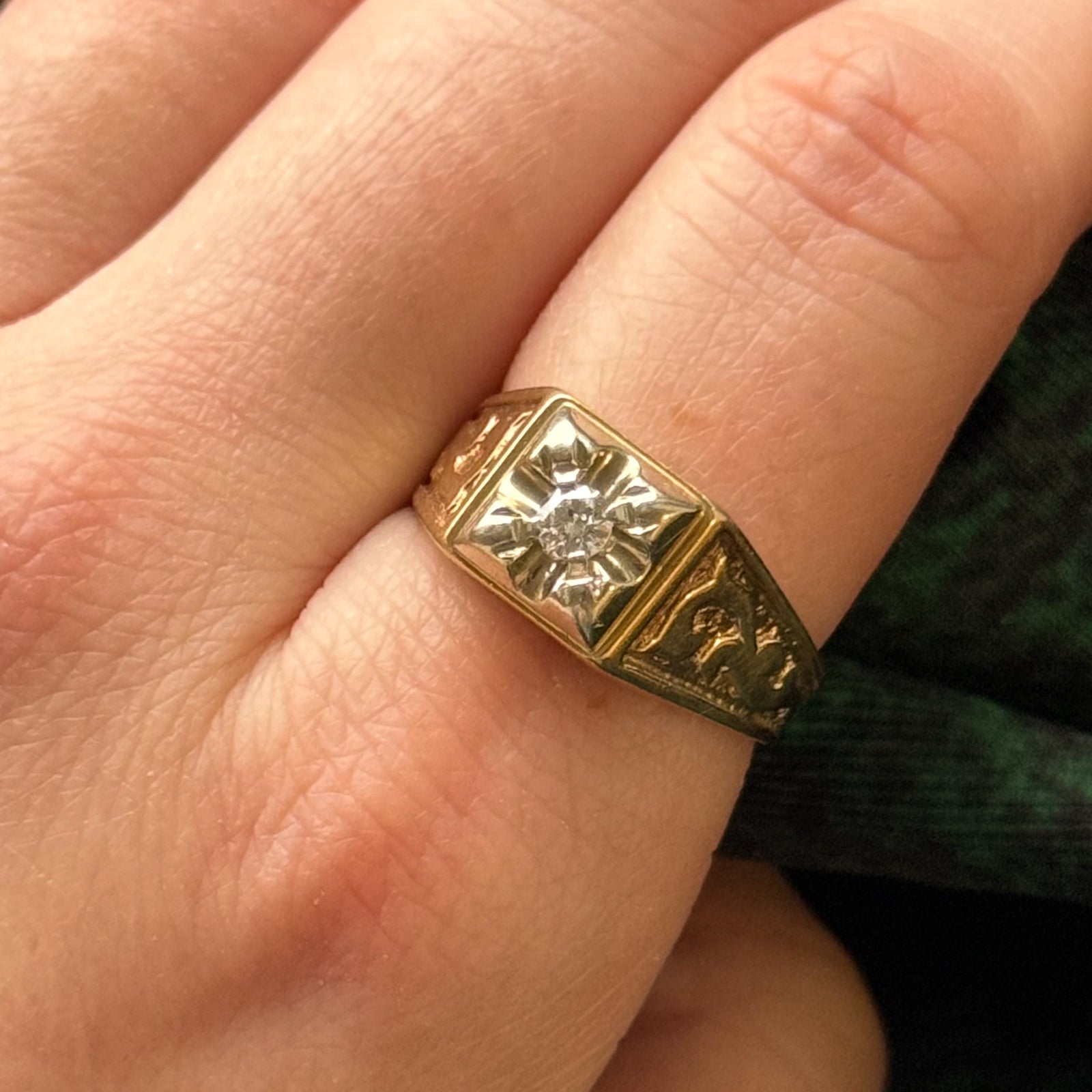 Illusion Set Diamond Embossed Ring | 0.16ct | SZ 8.25 |