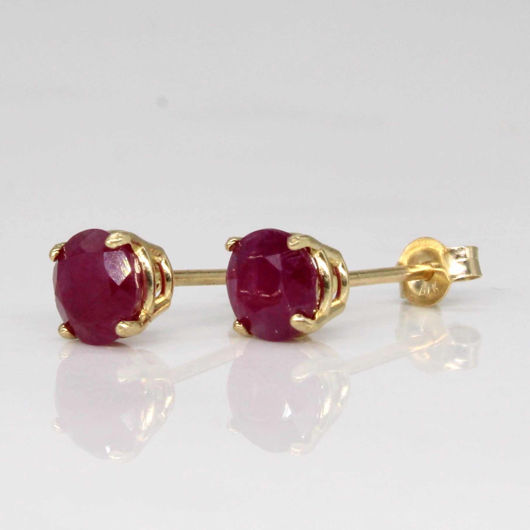 Boucles d'oreilles puces en rubis | 1,00 ct |