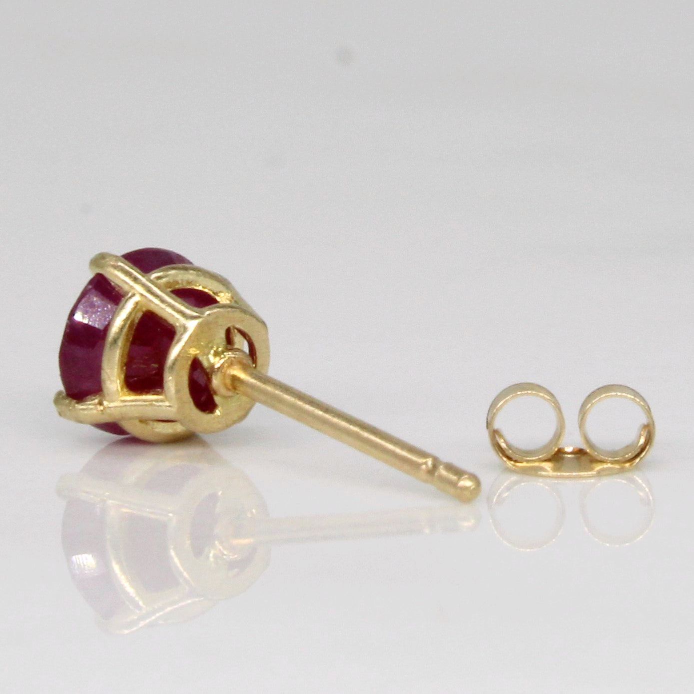 Boucles d'oreilles puces en rubis | 1,00 ct |