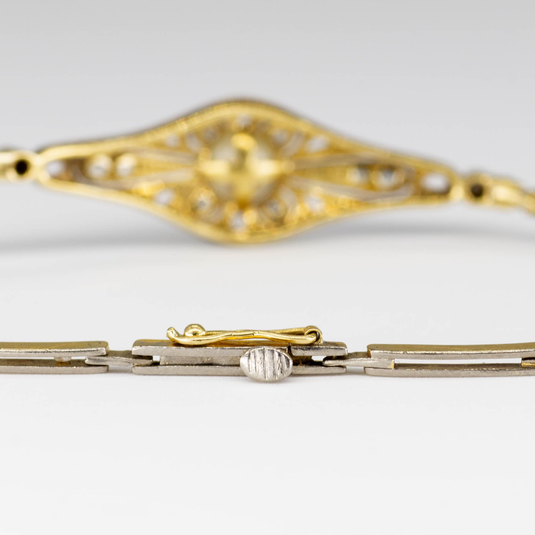 Bracelet Art Déco en perles et diamants | 0,07 ct | 16,5 cm |