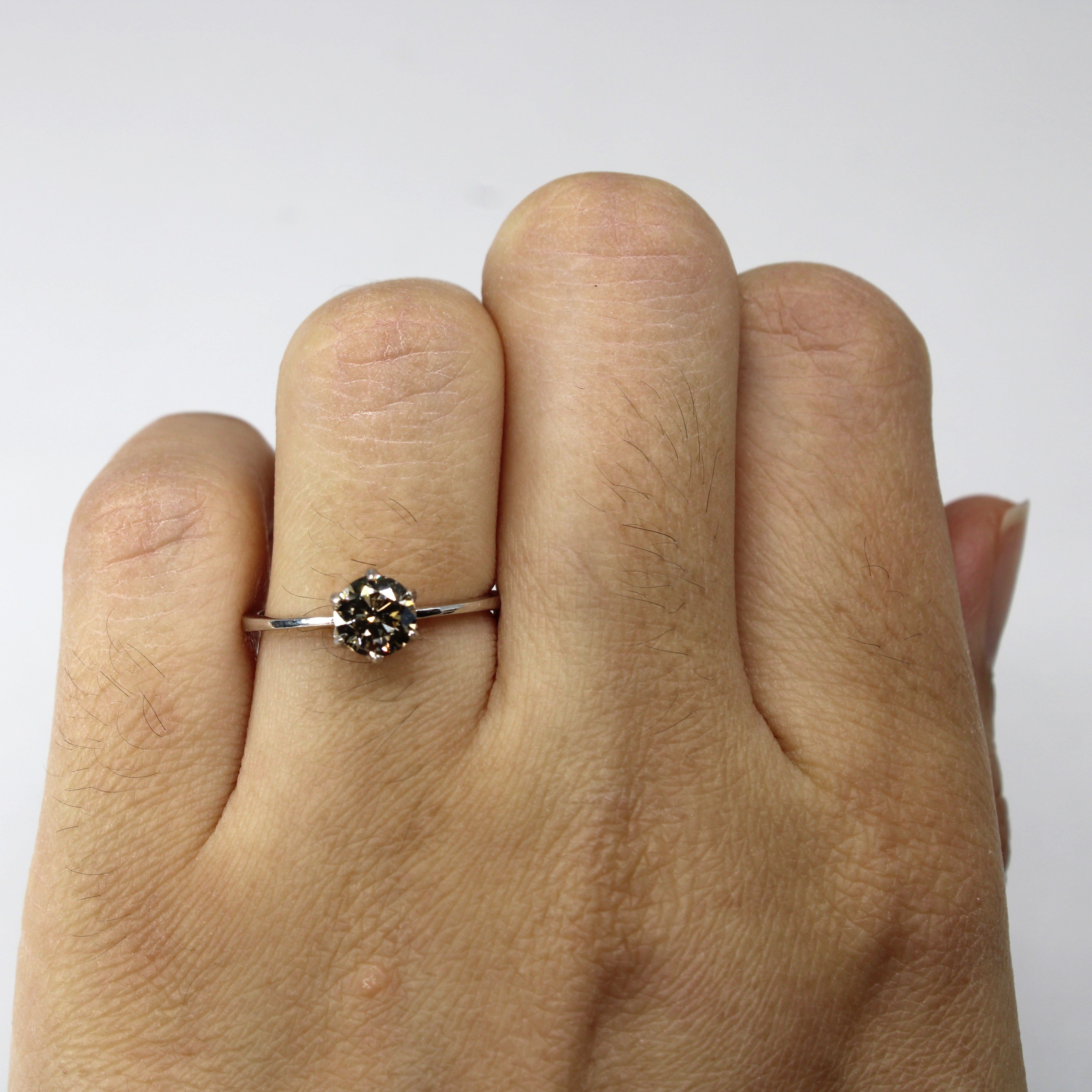 Bague solitaire en or blanc et diamant brun | 0,66 ct I2 | Taille 6,25 |