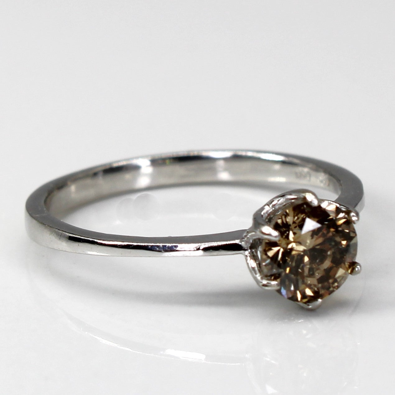 Bague solitaire en or blanc et diamant brun | 0,66 ct I2 | Taille 6,25 |