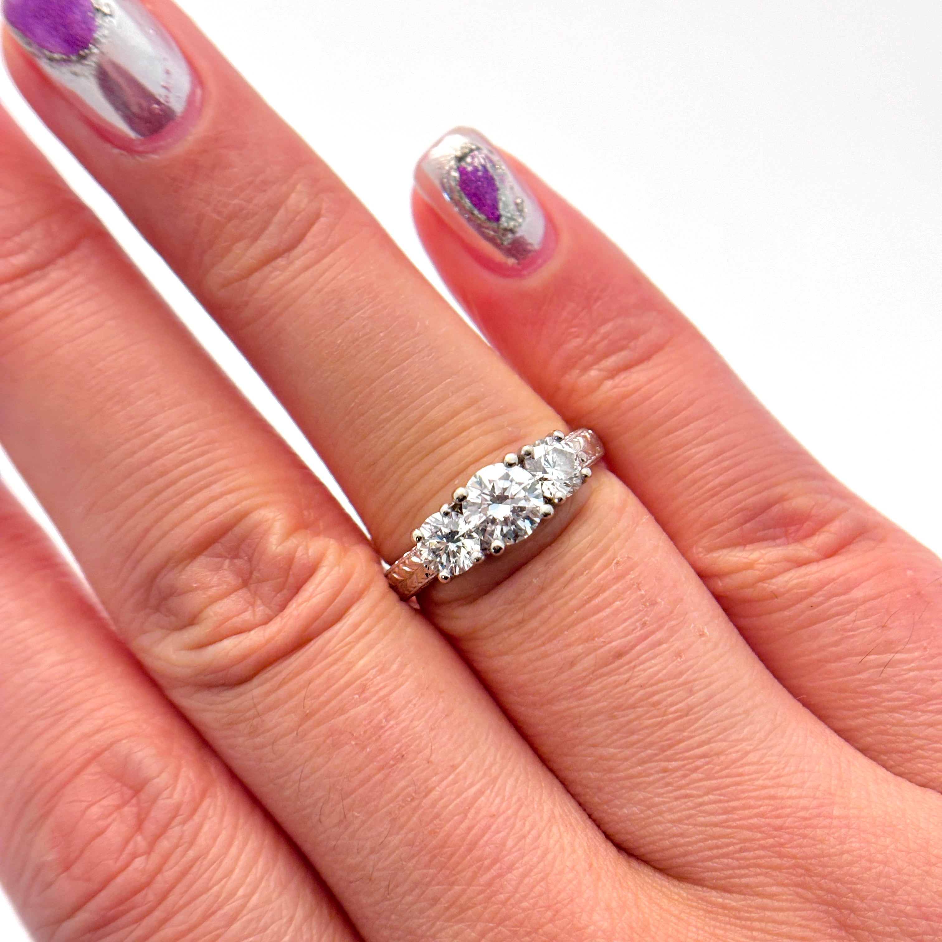 Bague trois diamants en or 14 carats | 1,30 ct au total SI1 FH | Taille 5,25 |