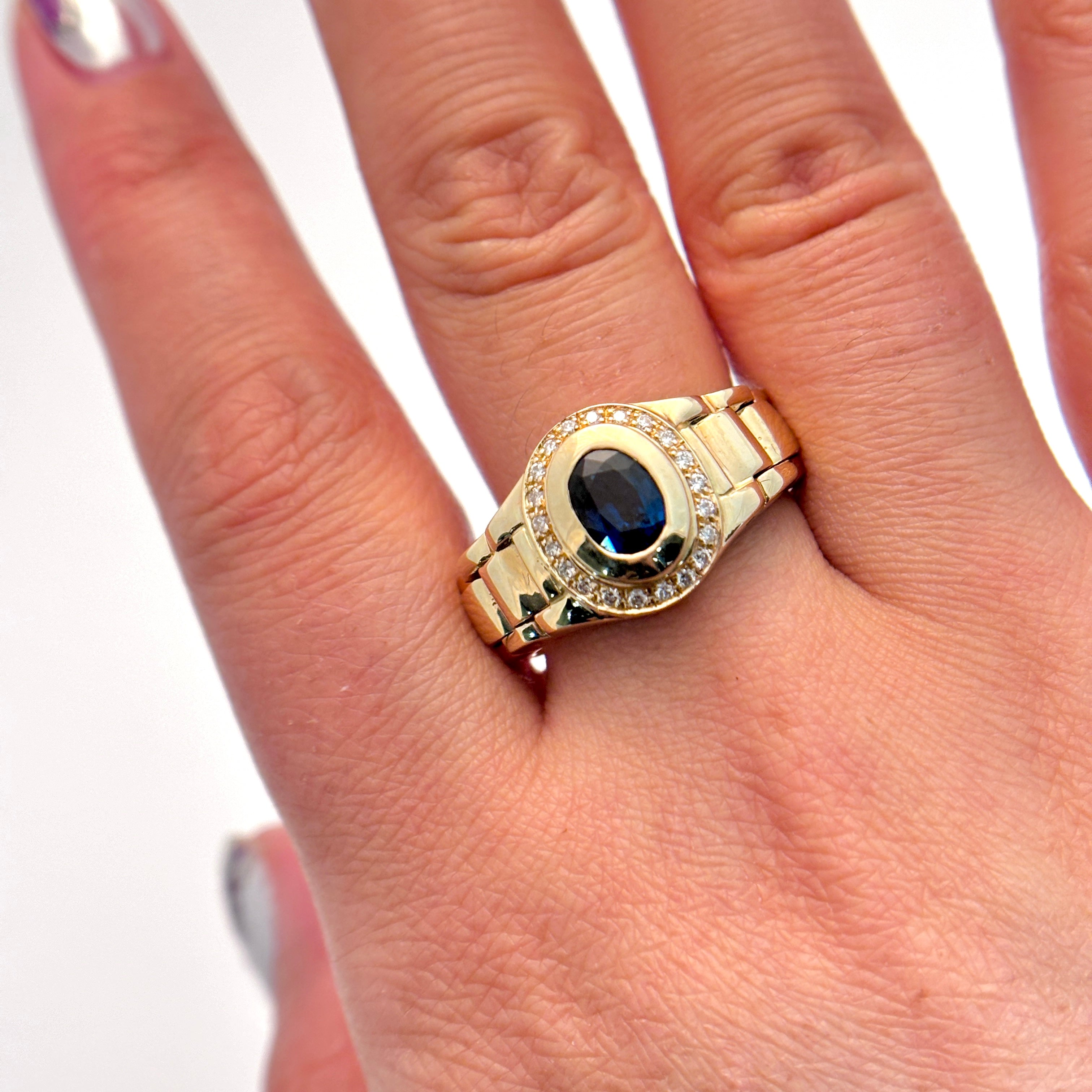Bague en or jaune 14 carats, saphir bleu et diamants | 1,03 ct, 0,17 ct au total | Taille 10,25 |