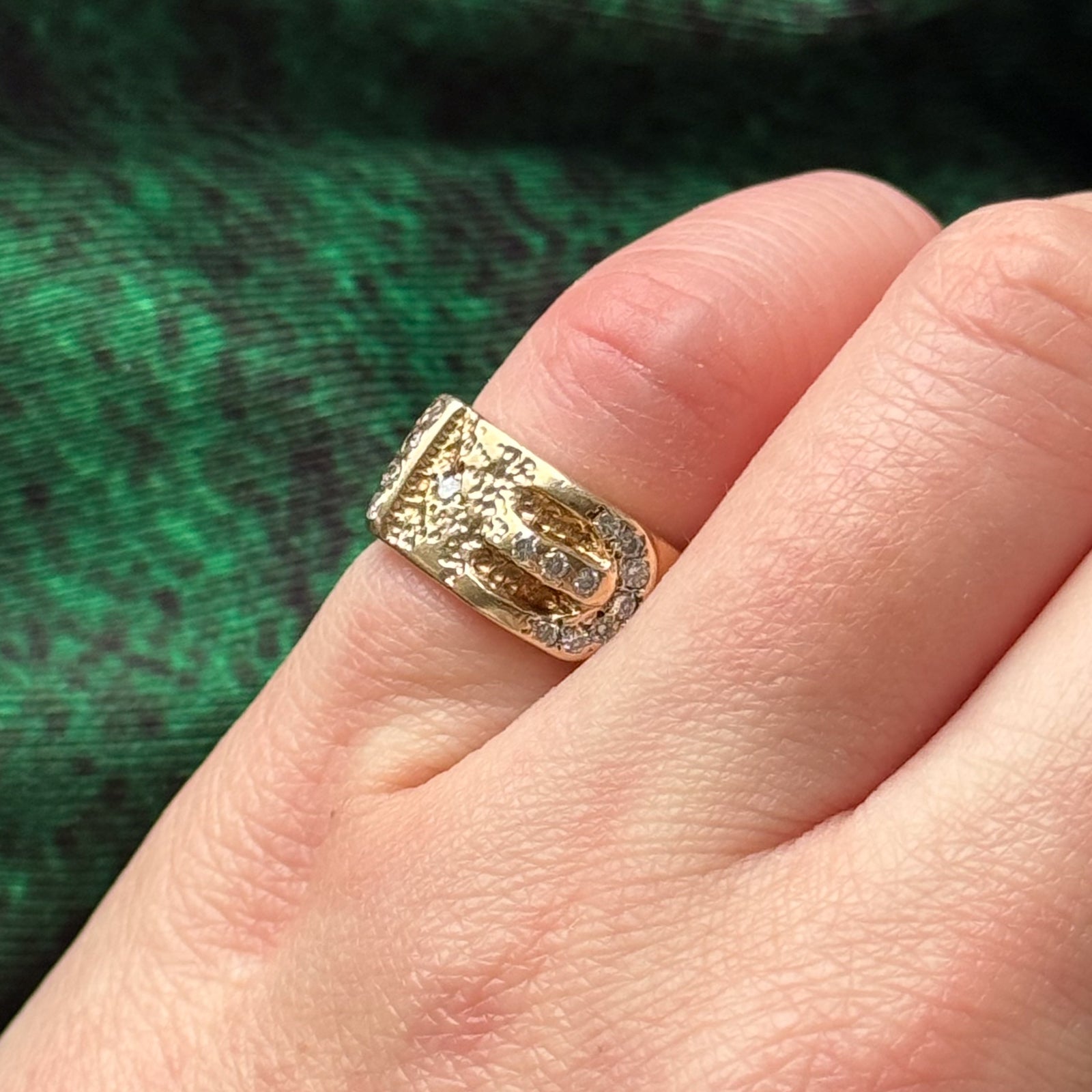 Diamond Buckle Band | 0.30ctw | SZ 4.5 |