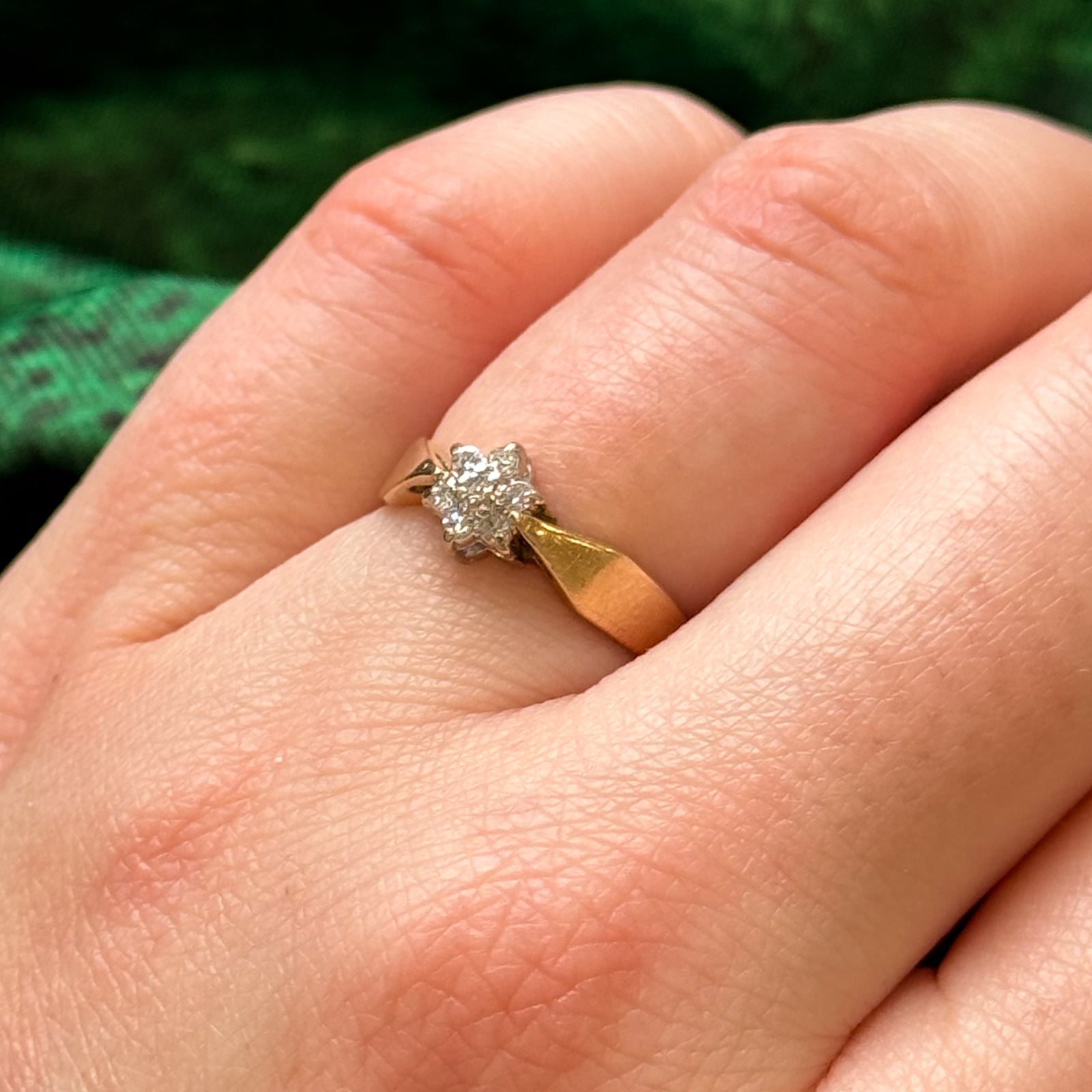 Diamond Cluster Flower Ring | 0.10ctw | SZ 5.5 |