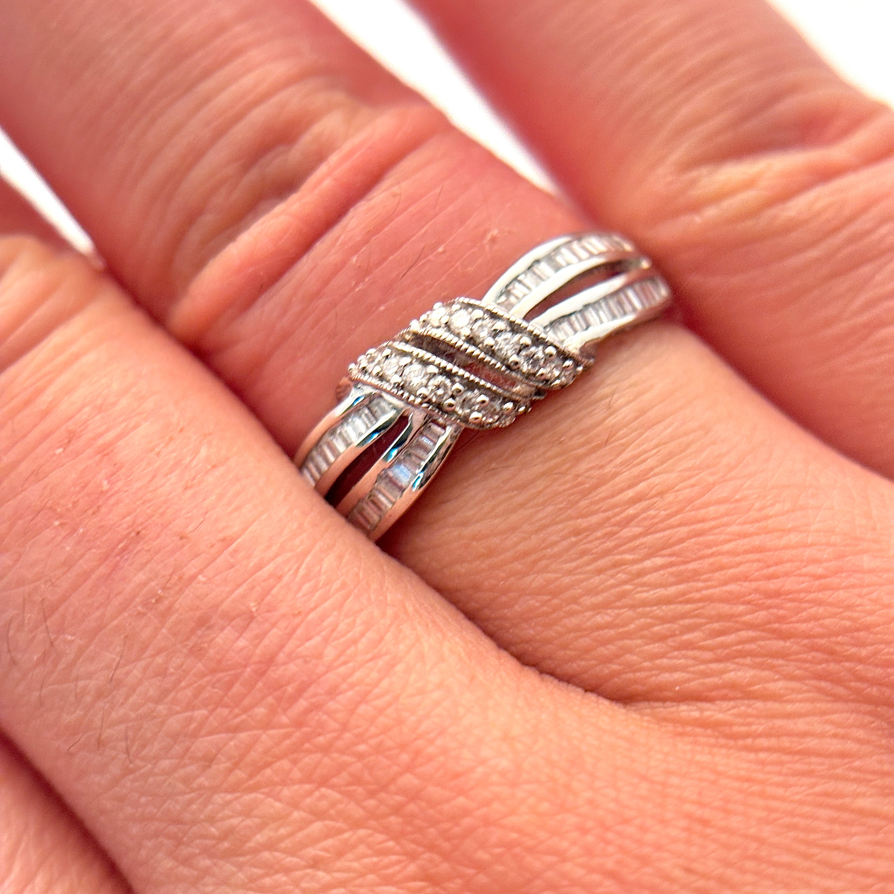18K White Gold Cross Over Diamond Ring | 0.27ctw | SZ 6.75 |