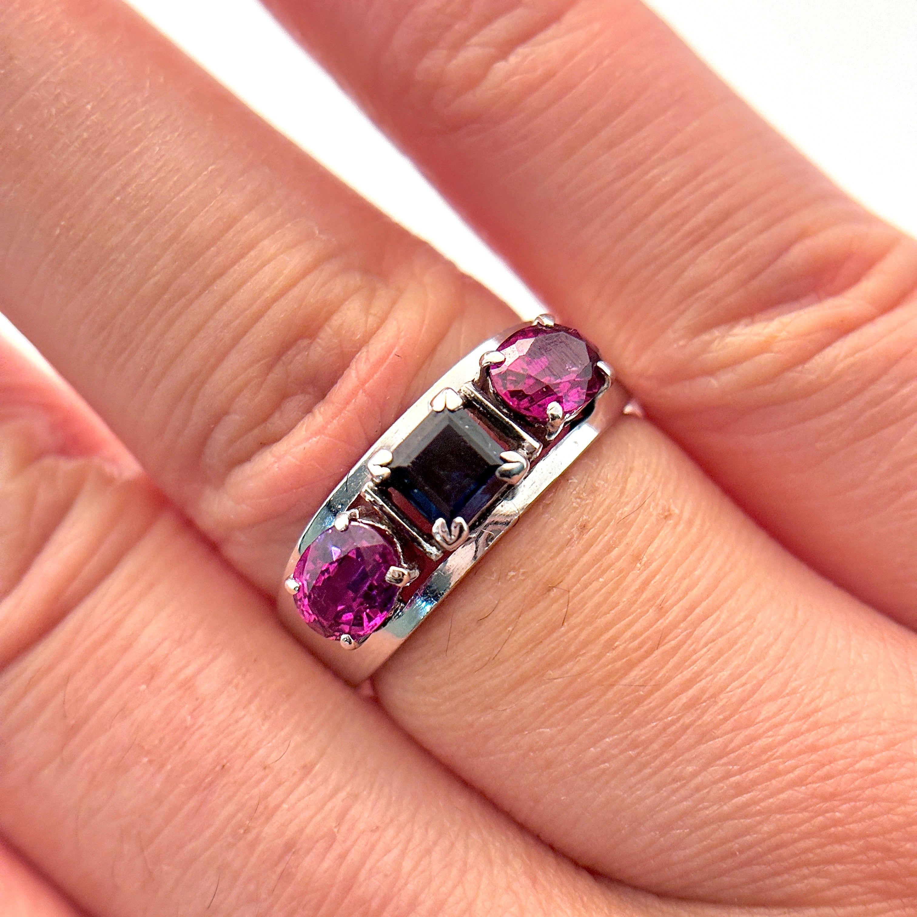 18K White Gold Blue Sapphire and Ruby Ring | 0.52ct, 1.09ctw | SZ 6.5 |