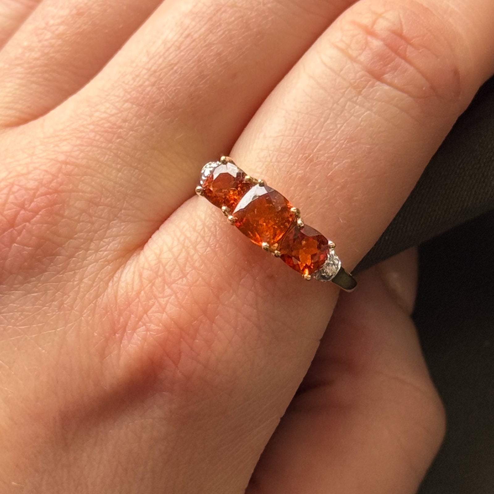 Bague en grenat hessonite et diamants | 3,00 ct, 0,01 ct au total | Taille 7,75 |