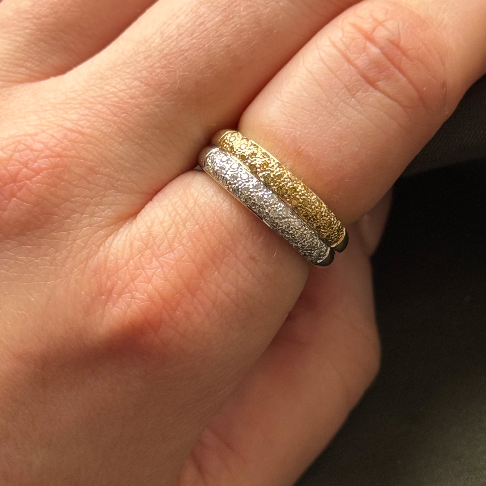 Bague double en or bicolore sertie de diamants pavés | 0,18 ct, 0,18 ct | Taille 6,5 |