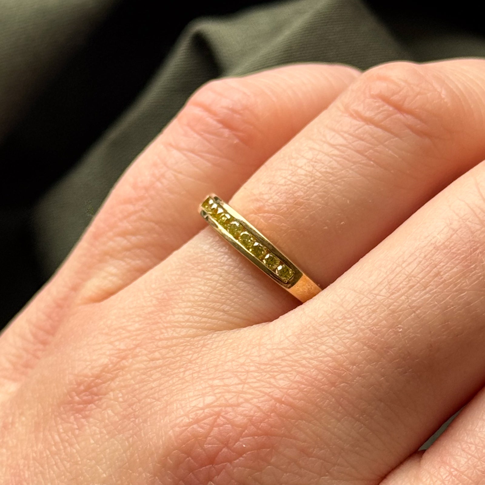 Bague sertie de diamants jaunes en canal | 0,22 ct | Taille 6 |