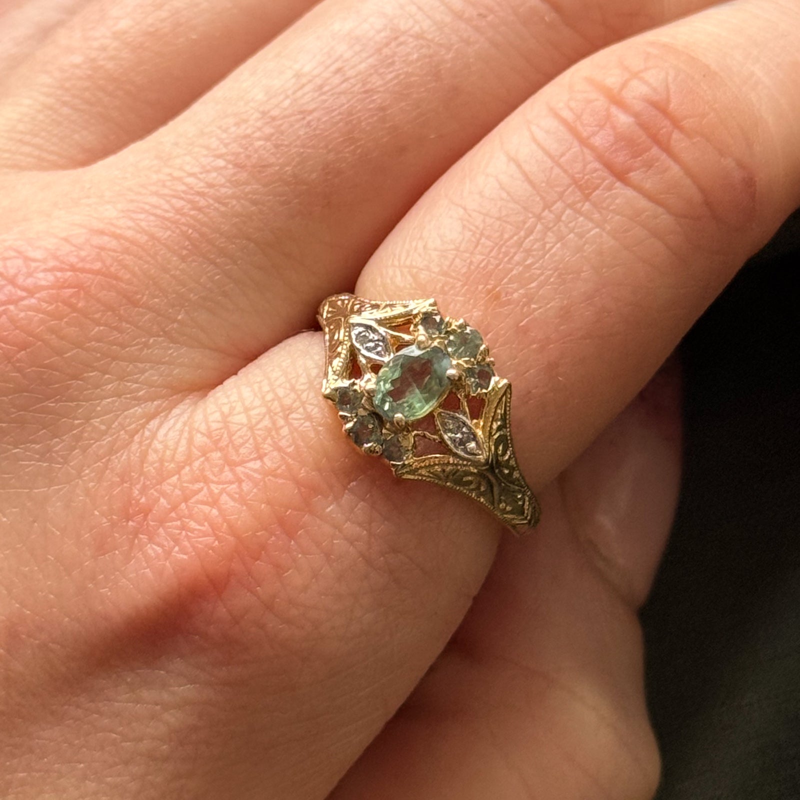 Bague en chrysobéryl vert et diamants | 0,80 ct, 0,02 ct | Taille 7,75 |