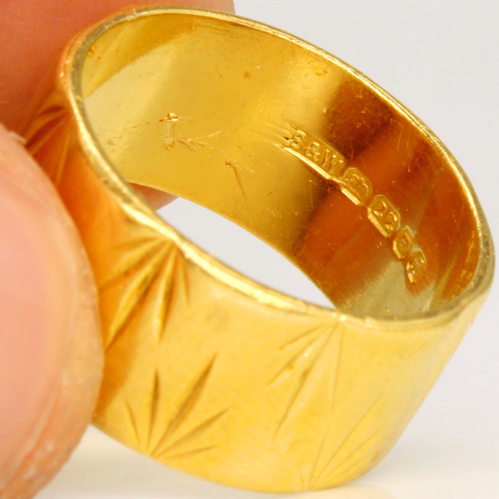 Bague vintage en or massif 22 carats, large et texturée, avec poinçons anglais | Taille 5,5 |