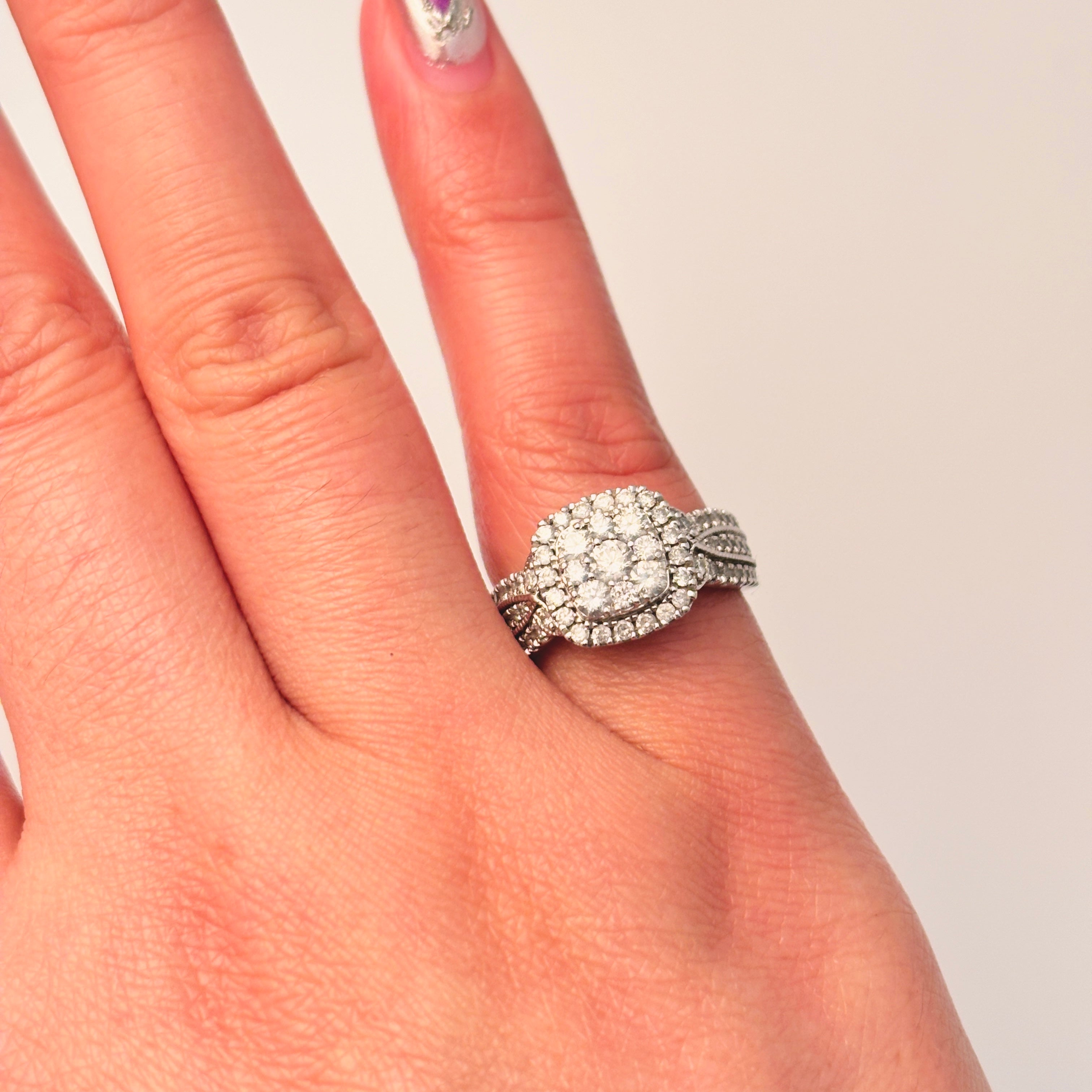 Bague en or blanc 10 carats et diamants | 1,05 ct au total | Taille 4,5