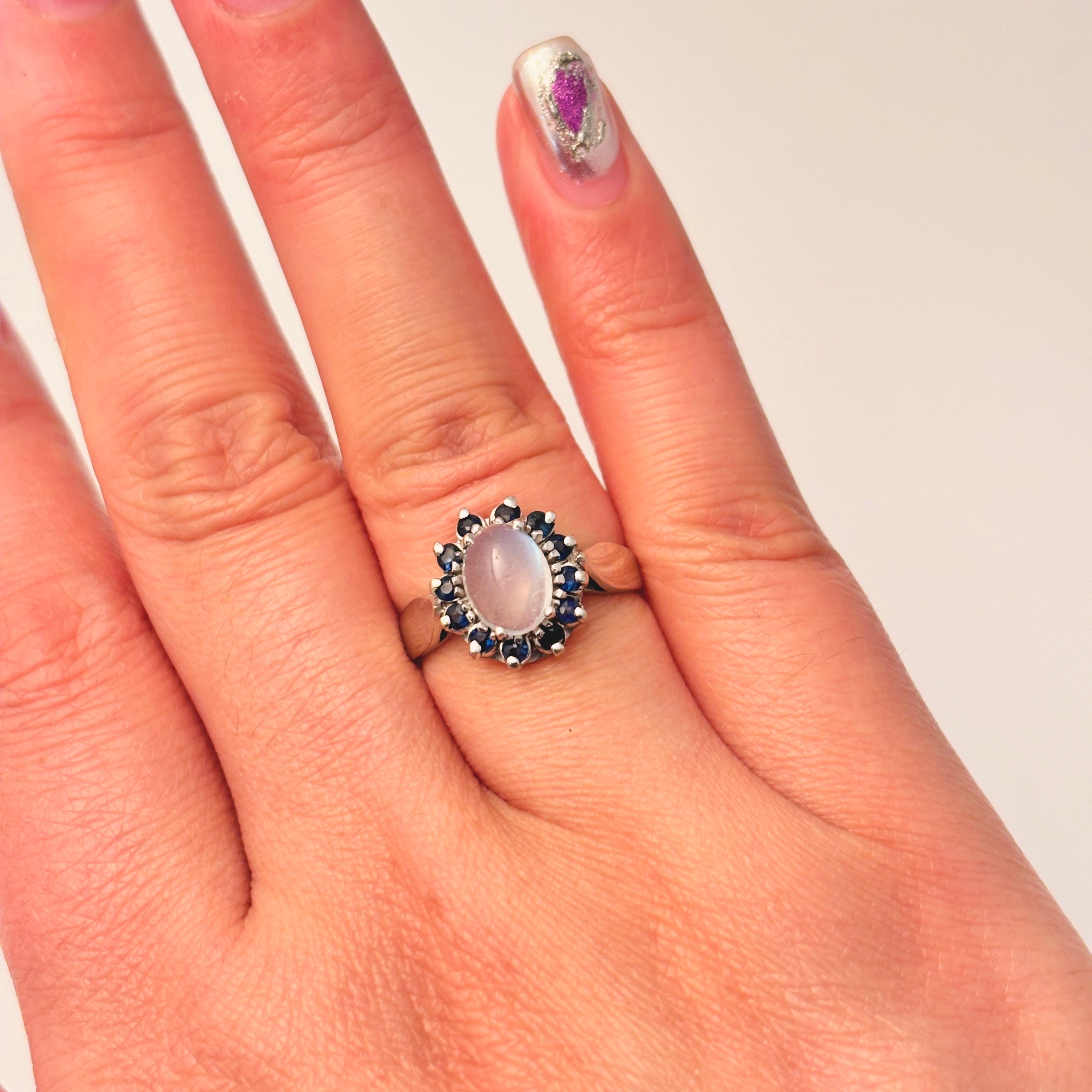 Bague en or blanc 14 carats, pierre de lune et saphir | 1,17 ct, 0,35 ct au total | Taille 6,25