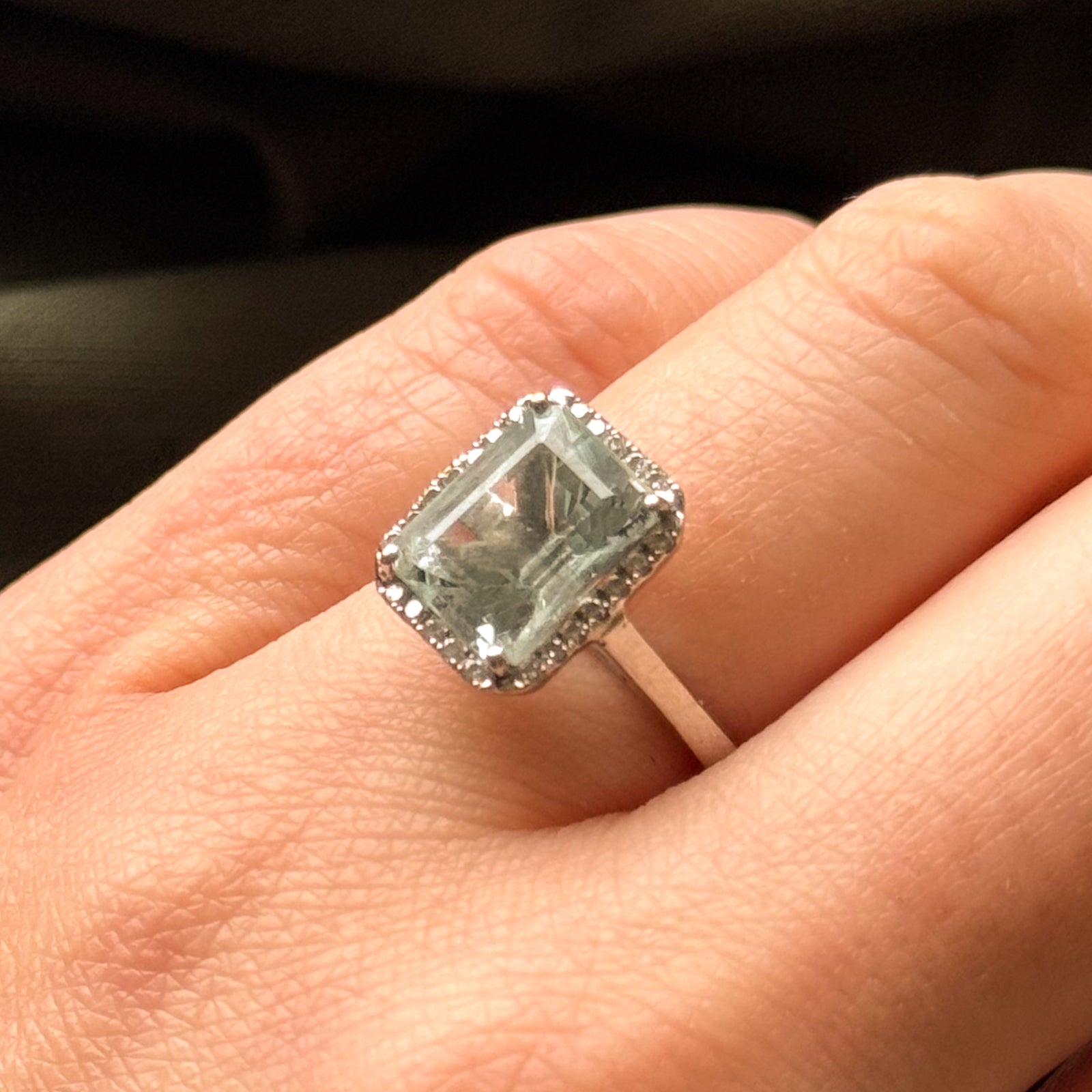 Bague halo aigue-marine et diamants | 3,00 ct, 0,14 ct au total | Taille 5 |