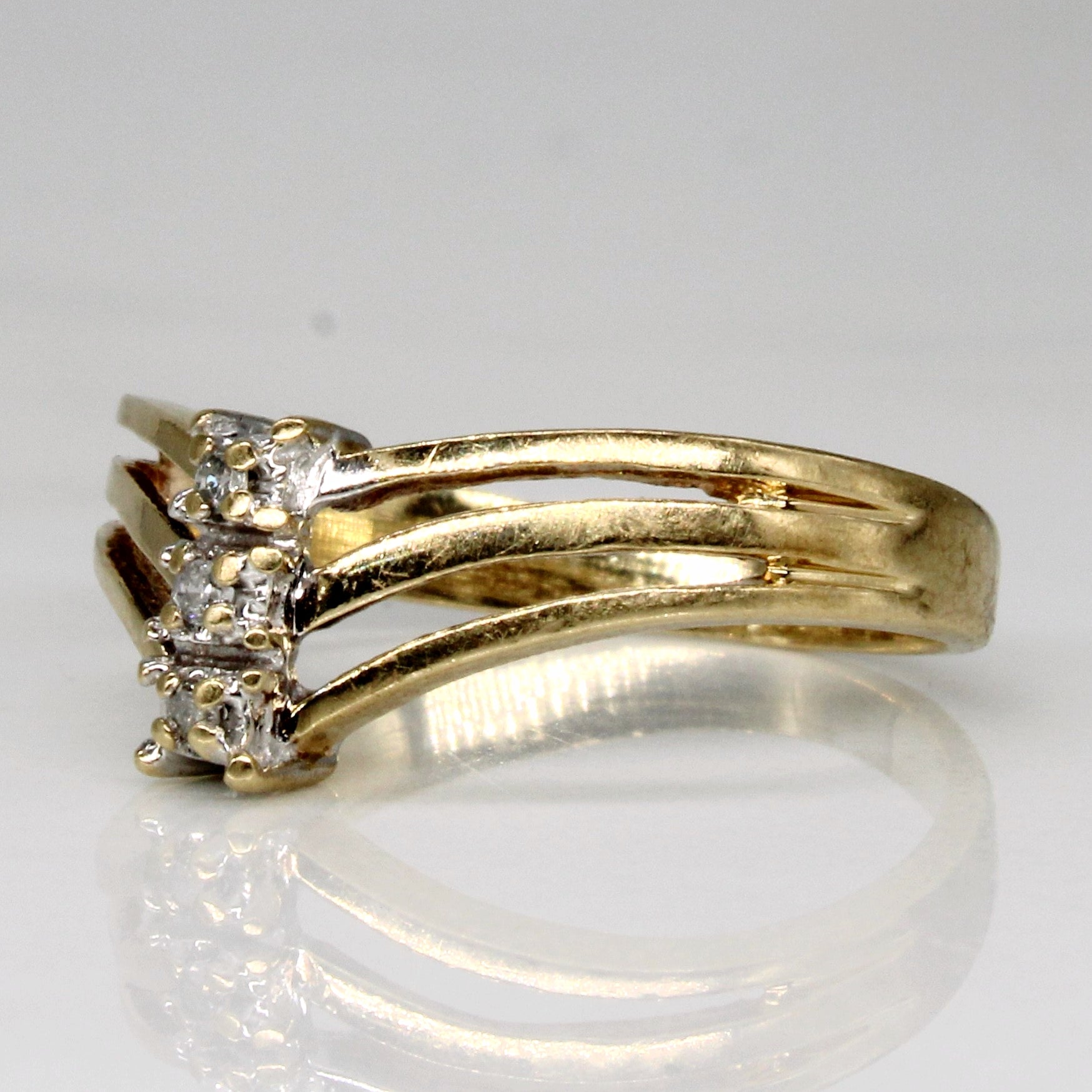 Diamond Chevron Ring | 0.03ctw | SZ 5.75 |