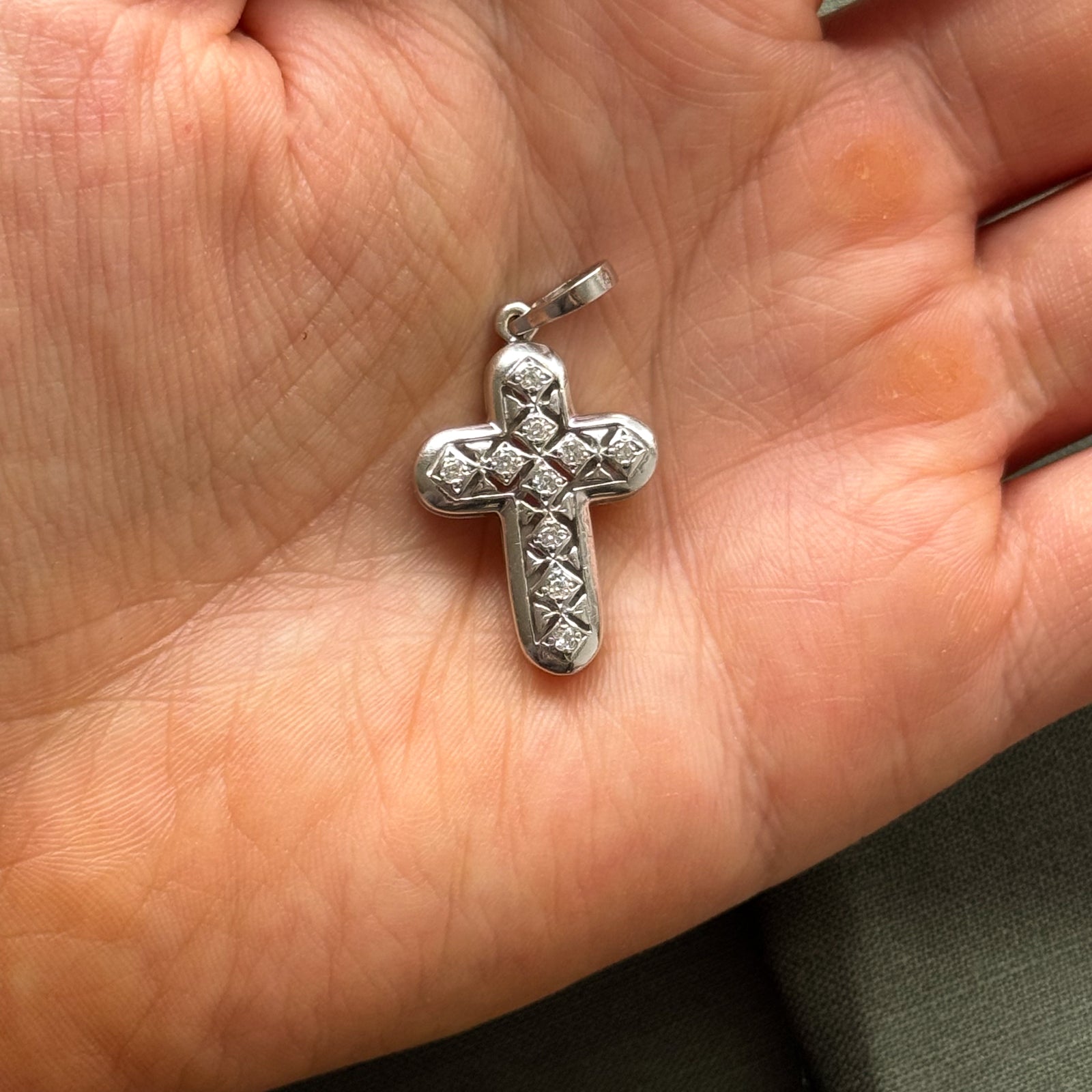 Diamond Cross Pendant | 0.14ctw |