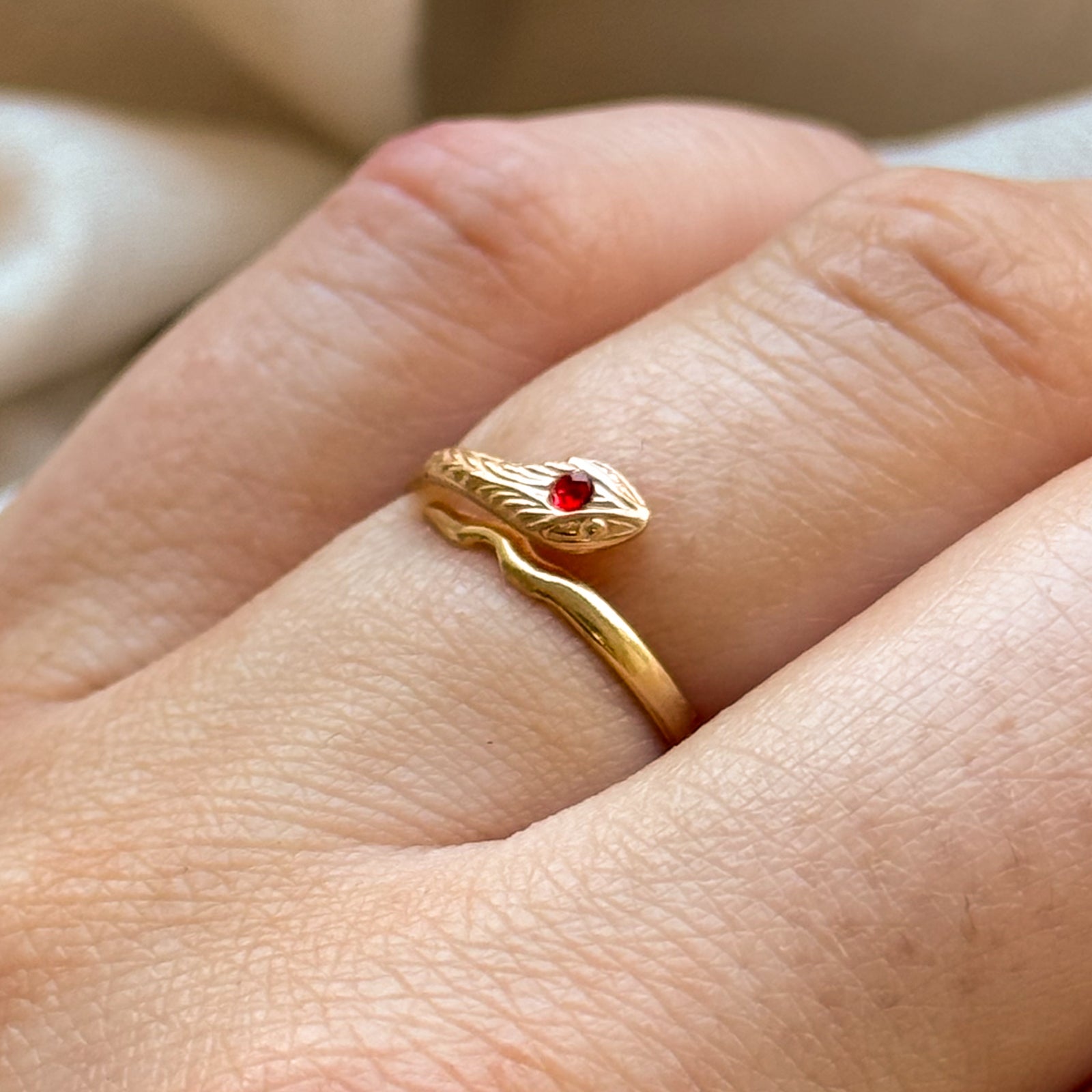Bague serpent en verre rouge | 0,02 ct | Taille 4,5 |