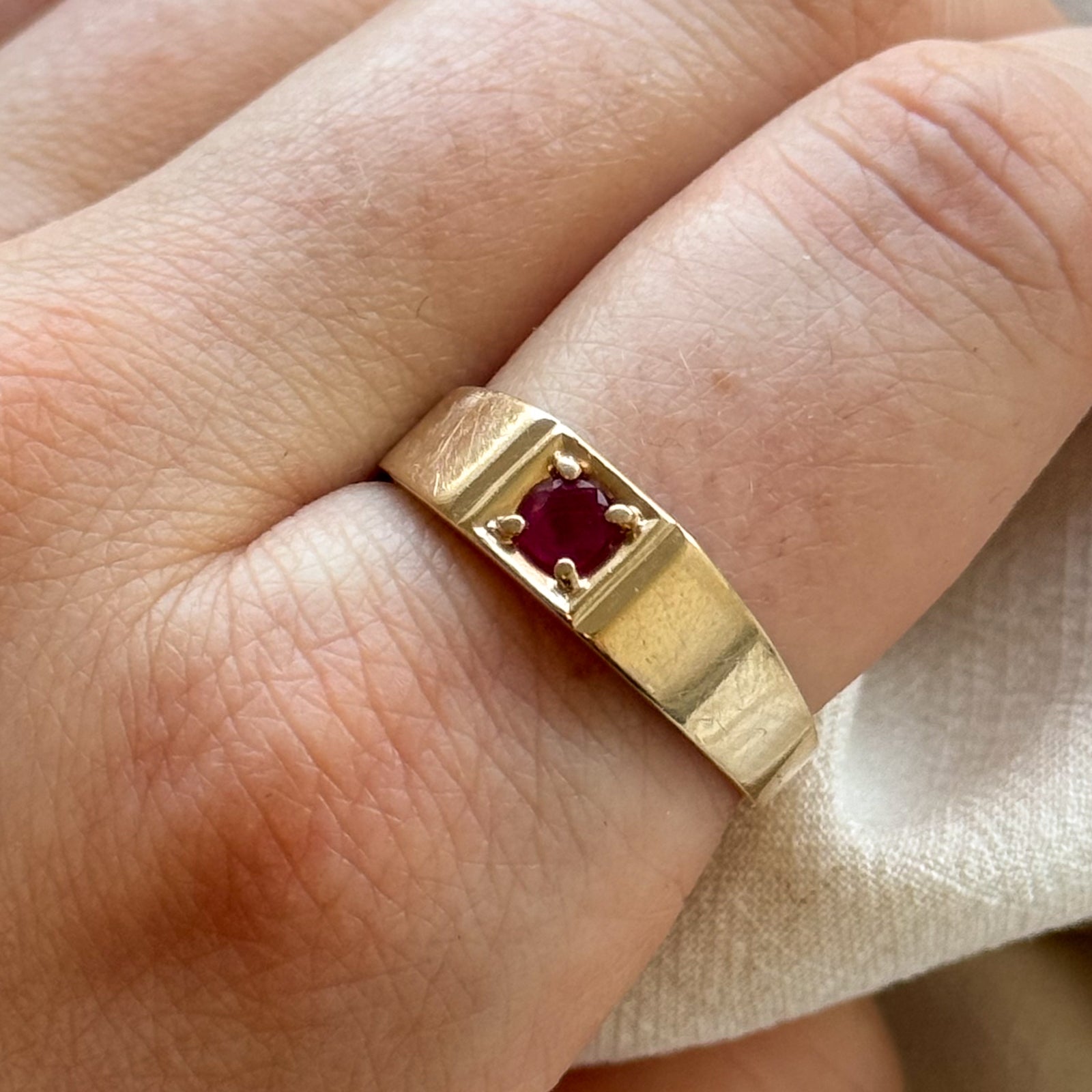 Bague rubis rond | 0,26 ct | Taille 9,5 |
