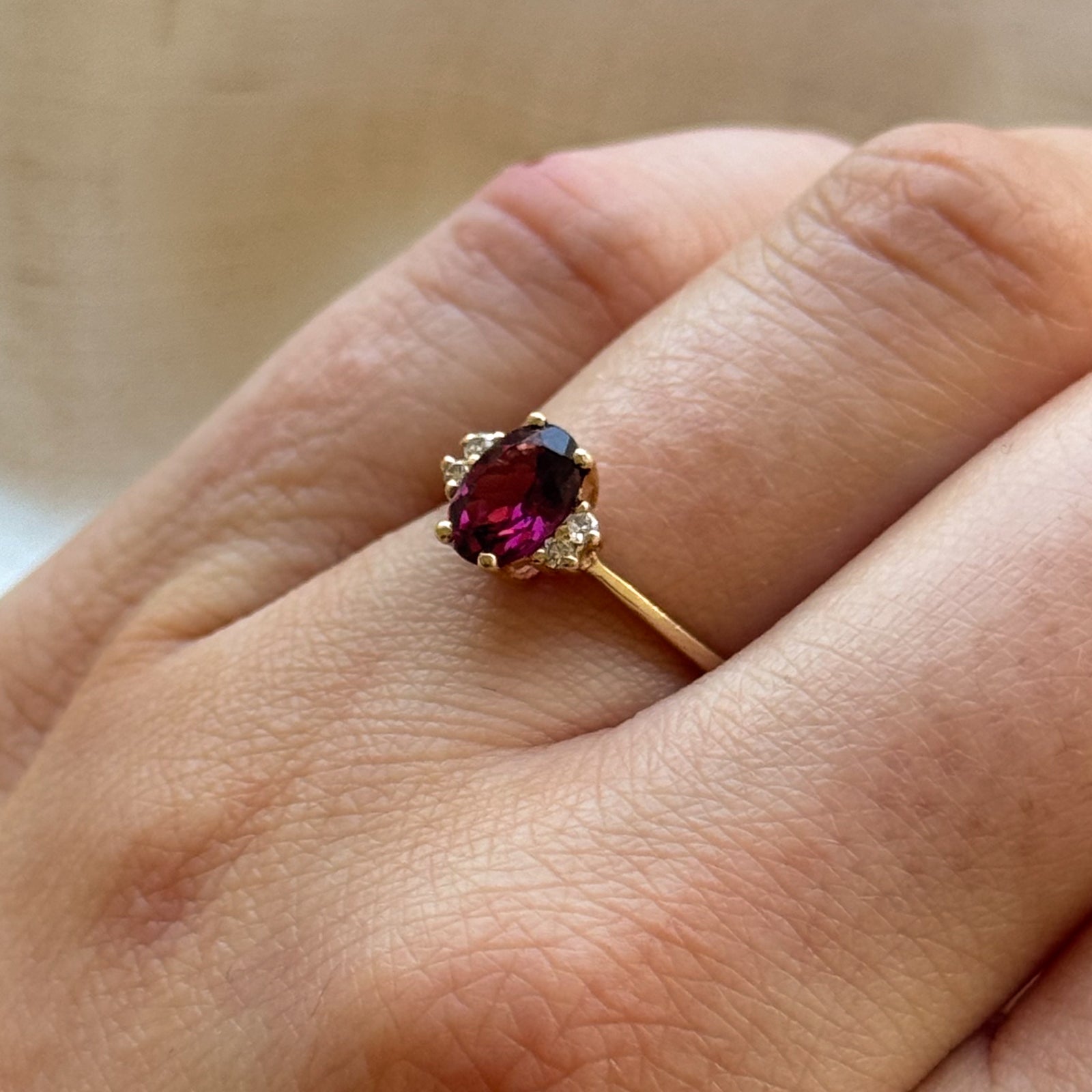 Bague Rhodolite Grenat & Diamant | 0,90 ct, 0,04 ct au total | Taille 6,25 |