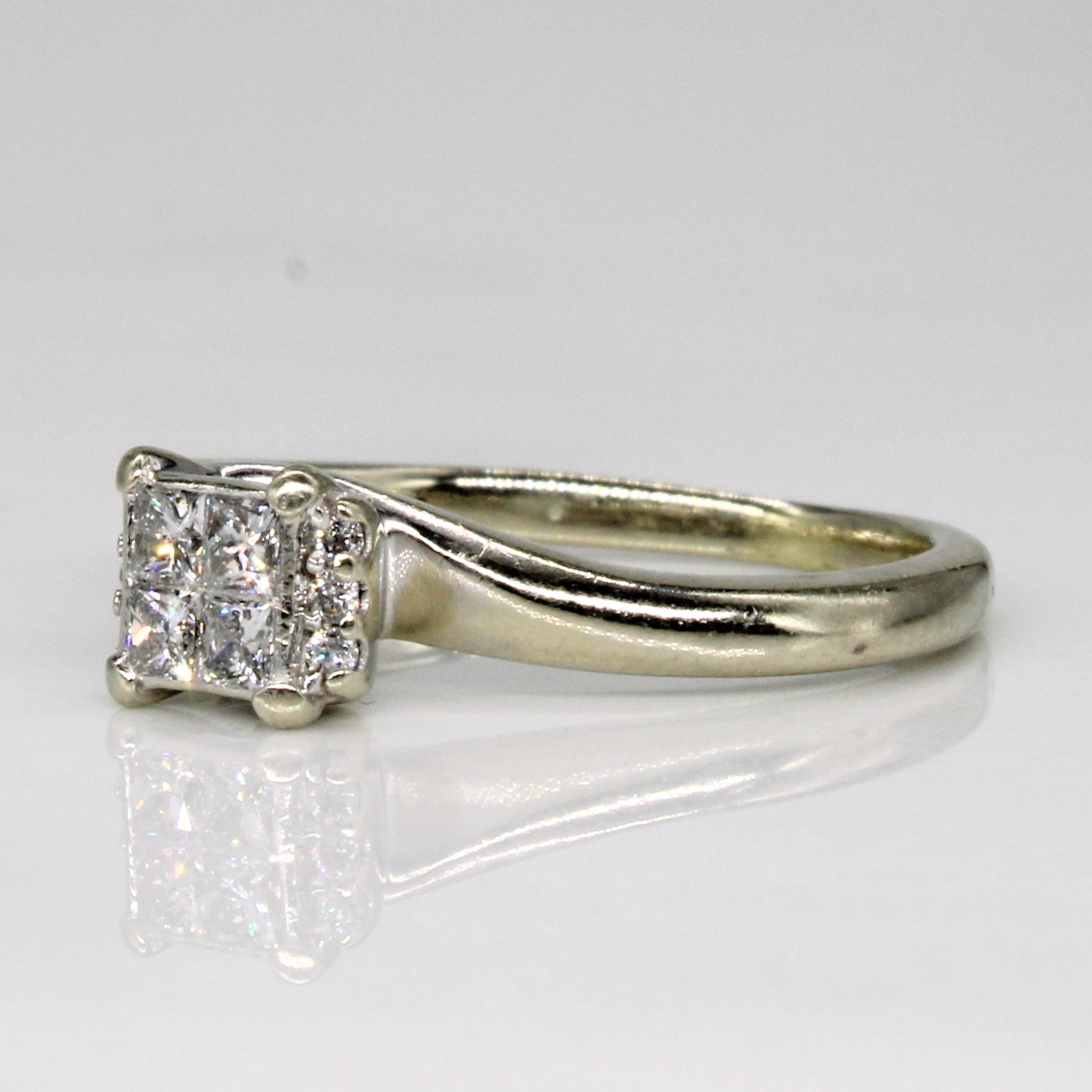 Diamond & Hidden Sapphire Cluster Ring | 0.16ctw | SZ 4.5 |