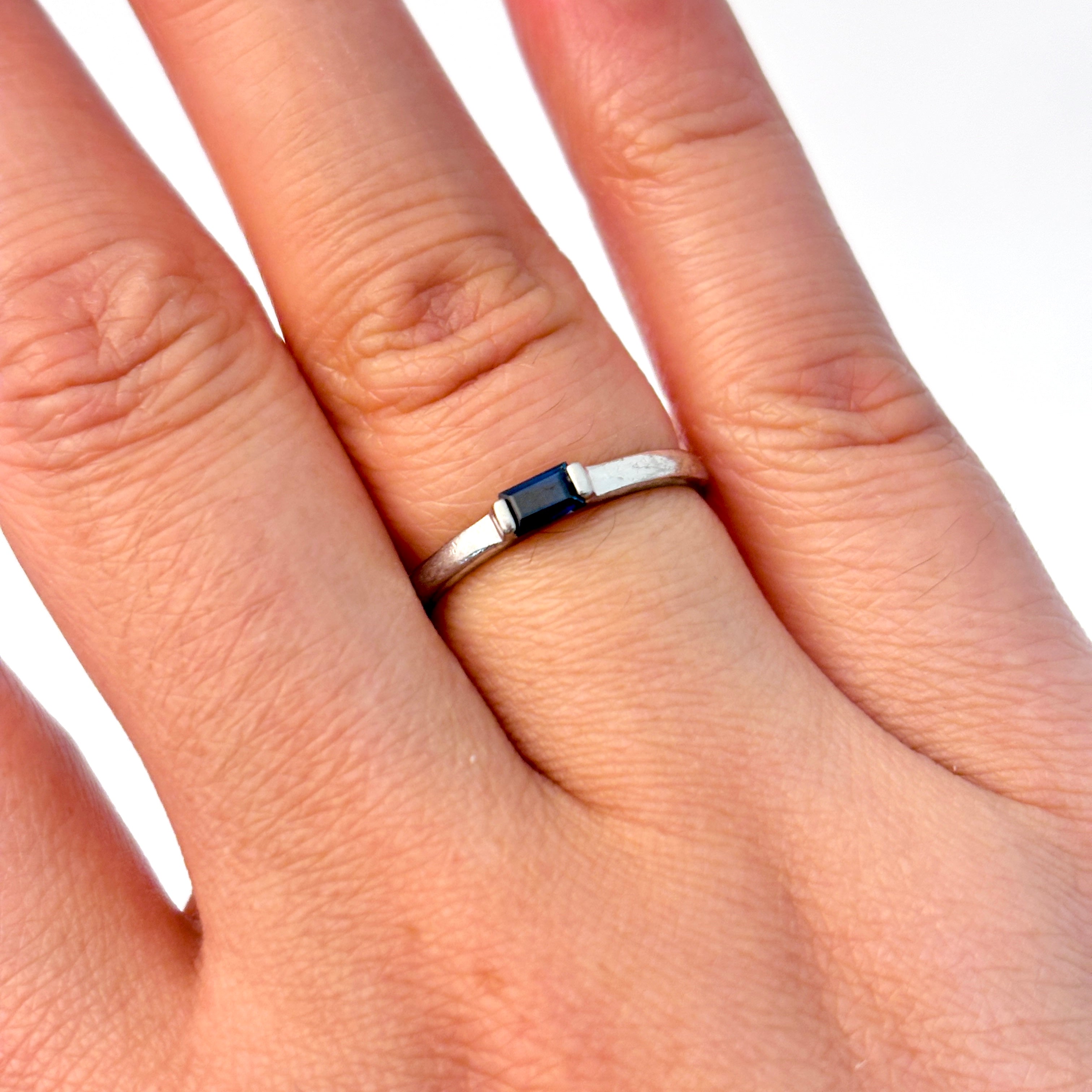 18K White Gold Sapphire Ring | 0.22ct | SZ 6.25