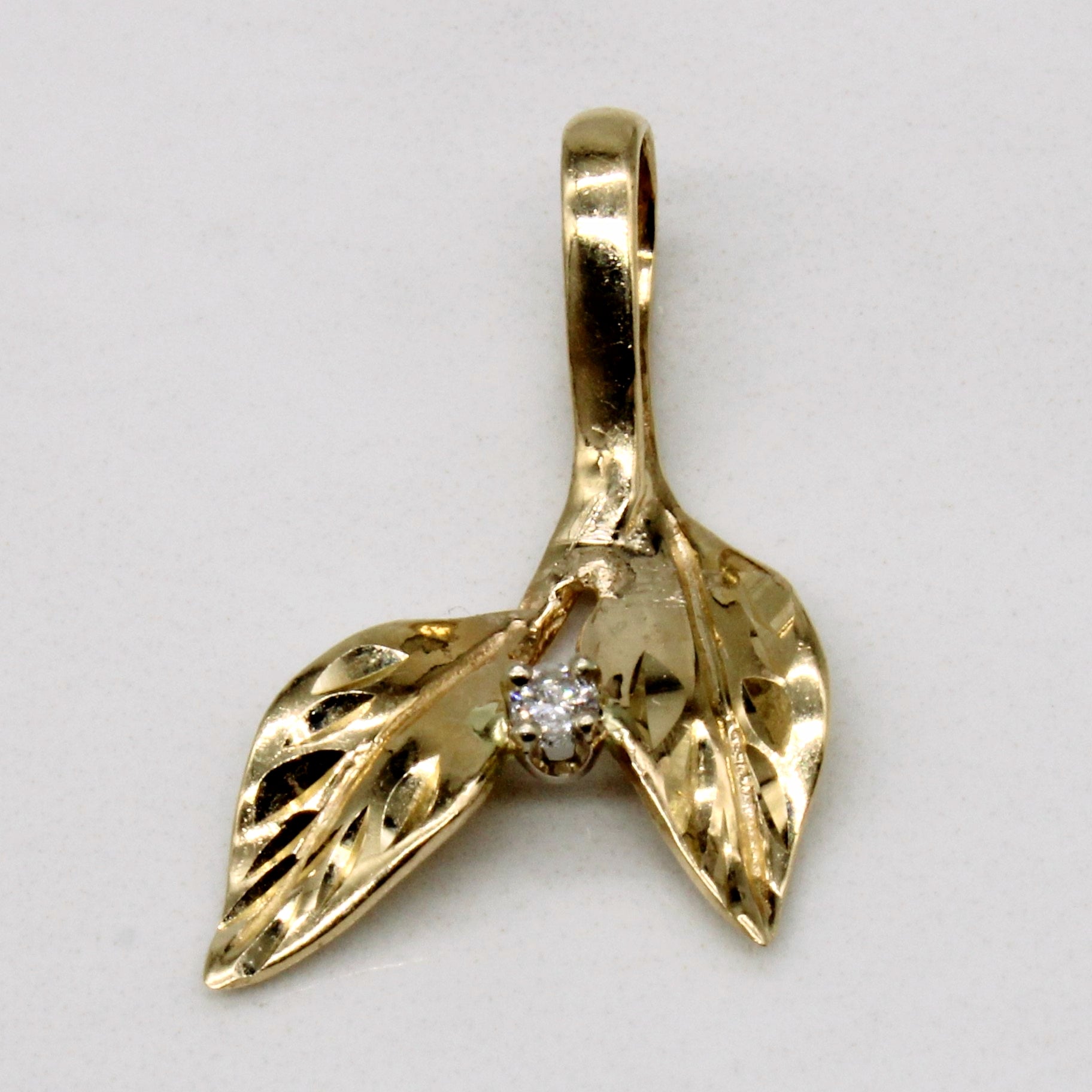 Pendentif feuille en diamant | 0,03 ct |