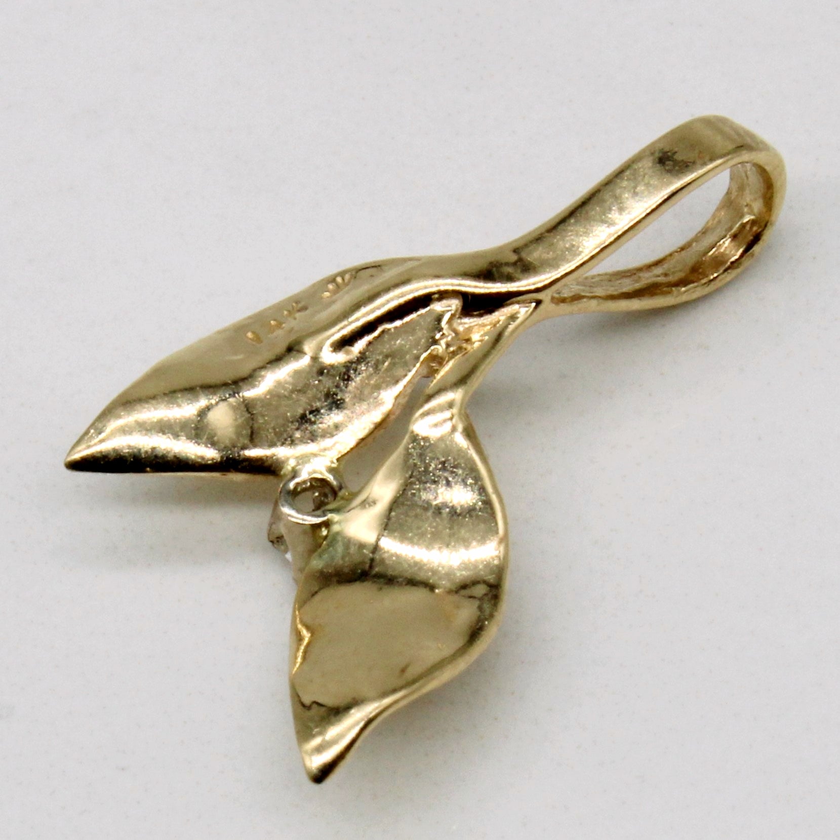 Pendentif feuille en diamant | 0,03 ct |