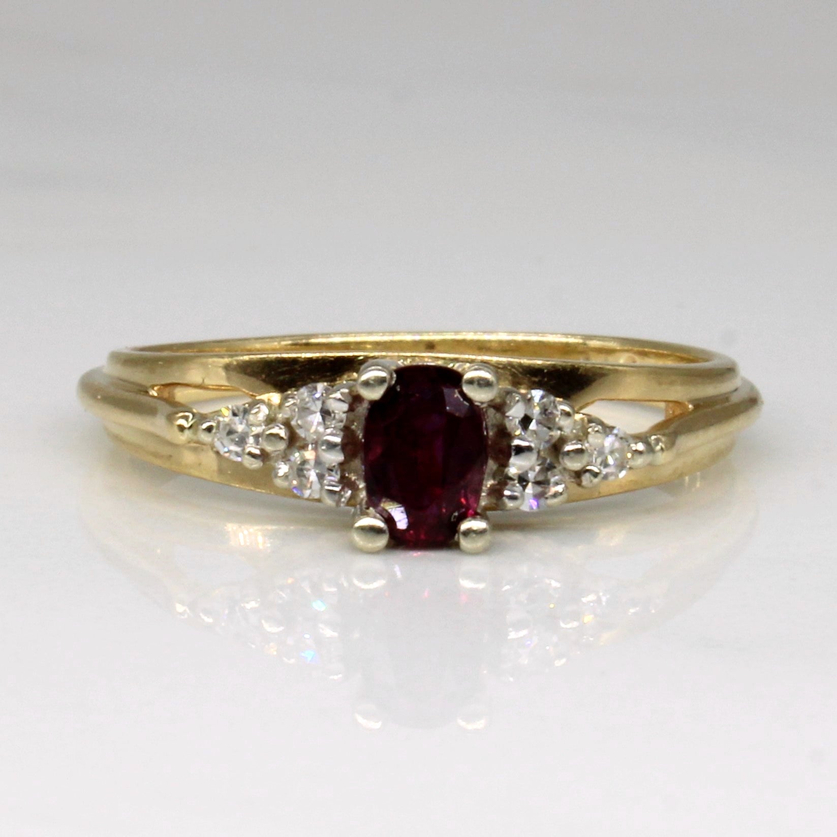Bague rubis et diamants | 0,24 ct, 0,06 ct au total | Taille 6 |