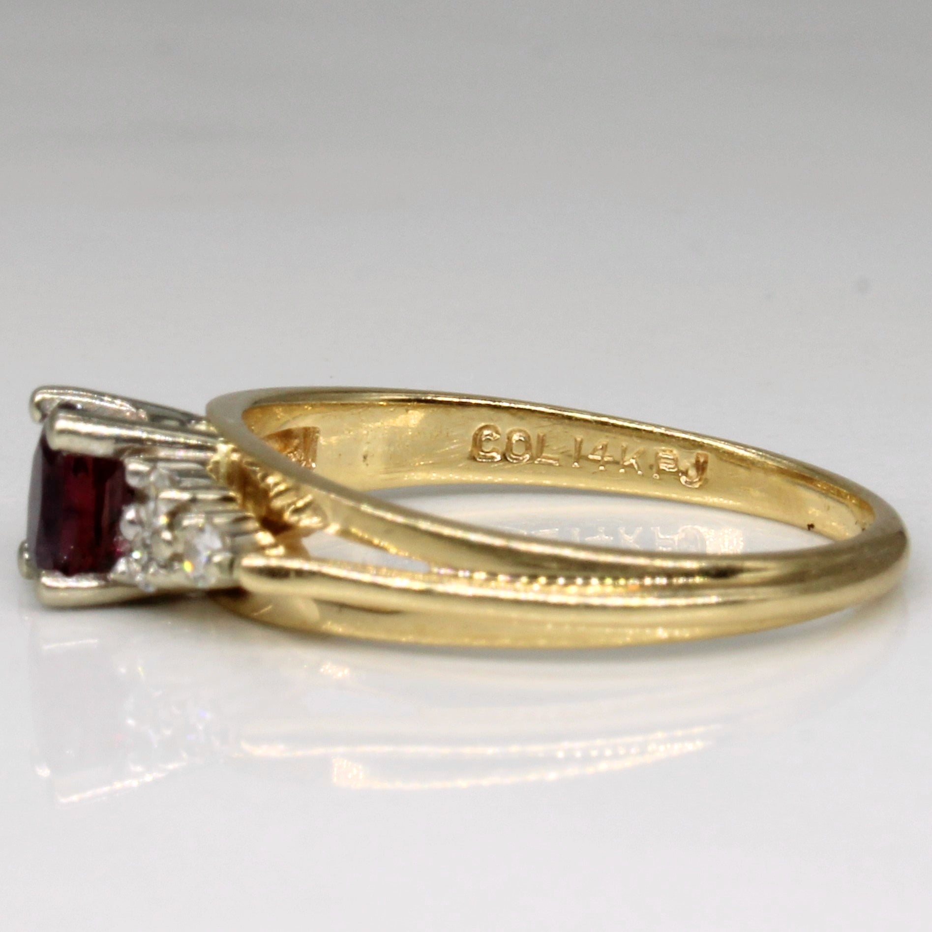 Bague rubis et diamants | 0,24 ct, 0,06 ct au total | Taille 6 |