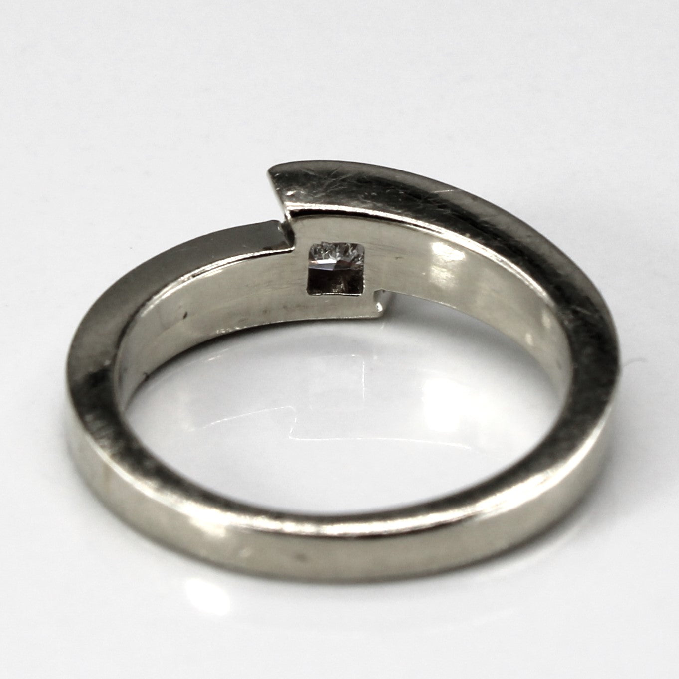 Bague en or 14 carats avec diamant taille princesse serti contourné | 0,42 ct | Taille 5,25 |