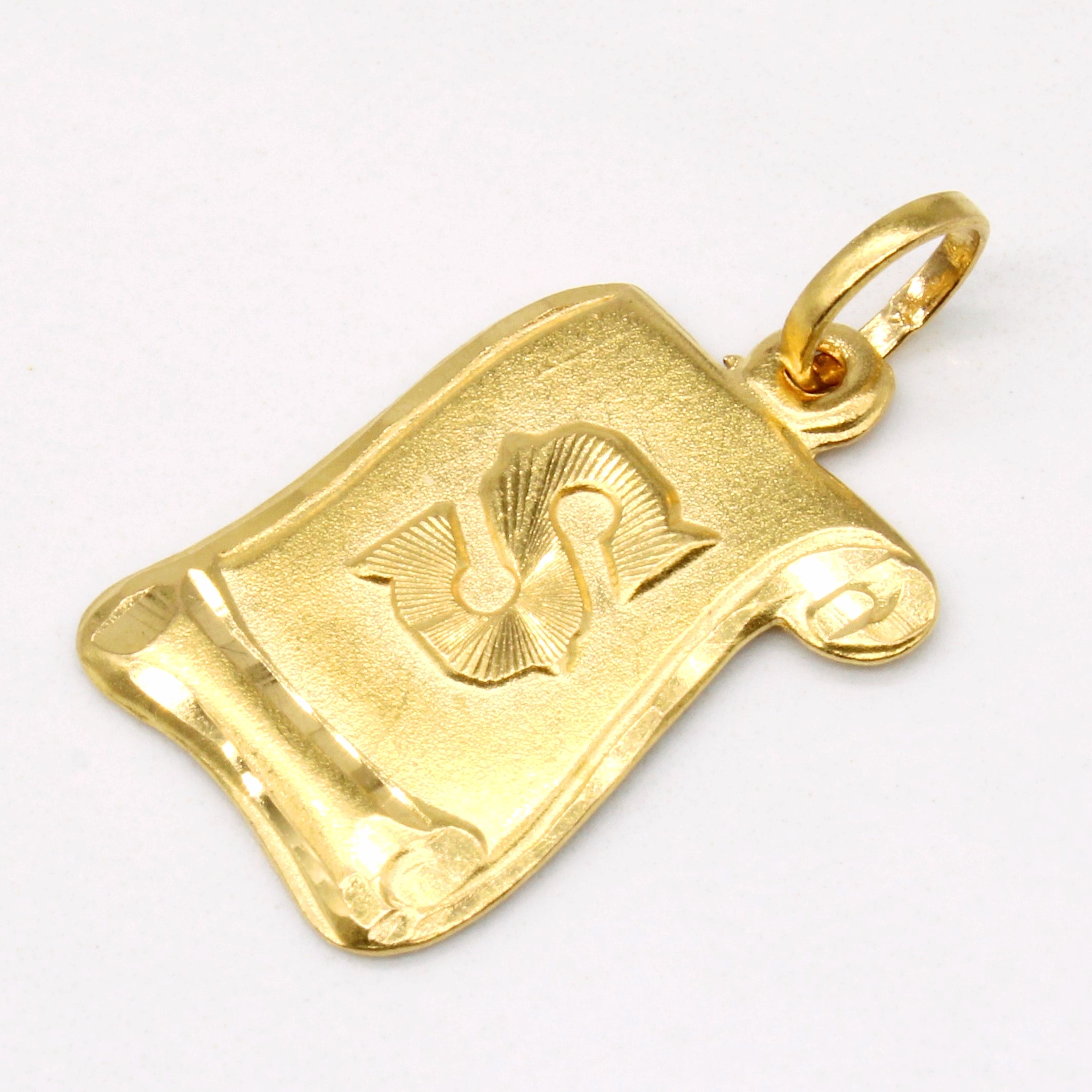 Pendentif en or jaune 22 carats avec initiale « S » en volute