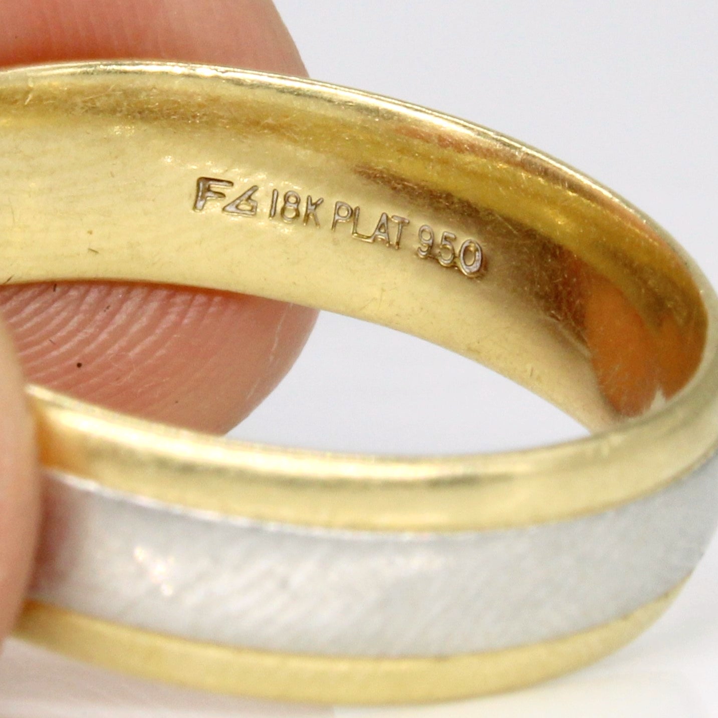 18k and Platinum Mixed Metal Band | SZ 10.25 |