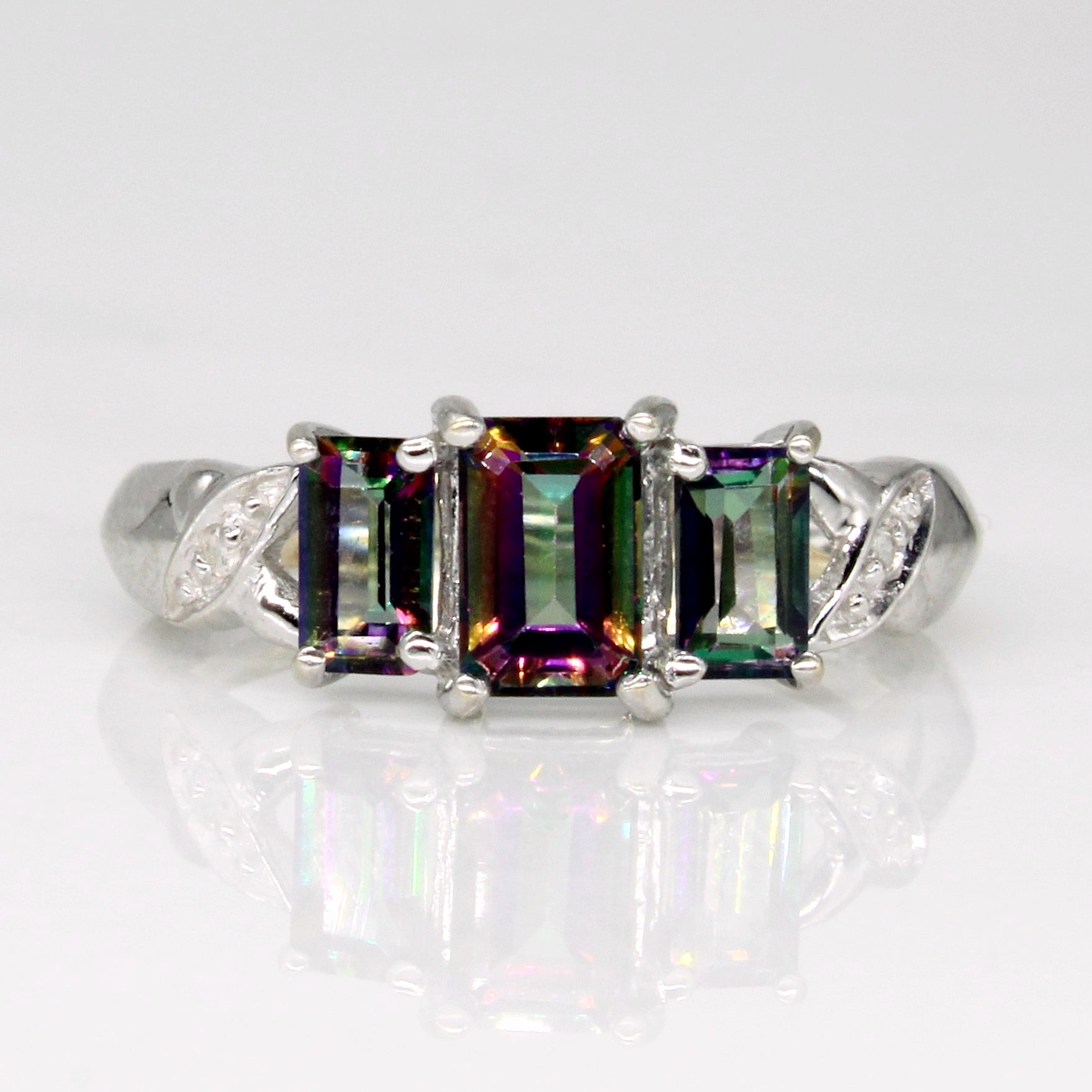 Bague cocktail en topaze mystique et diamants | 1,40 ct, 0,01 ct | Taille 5,75 |
