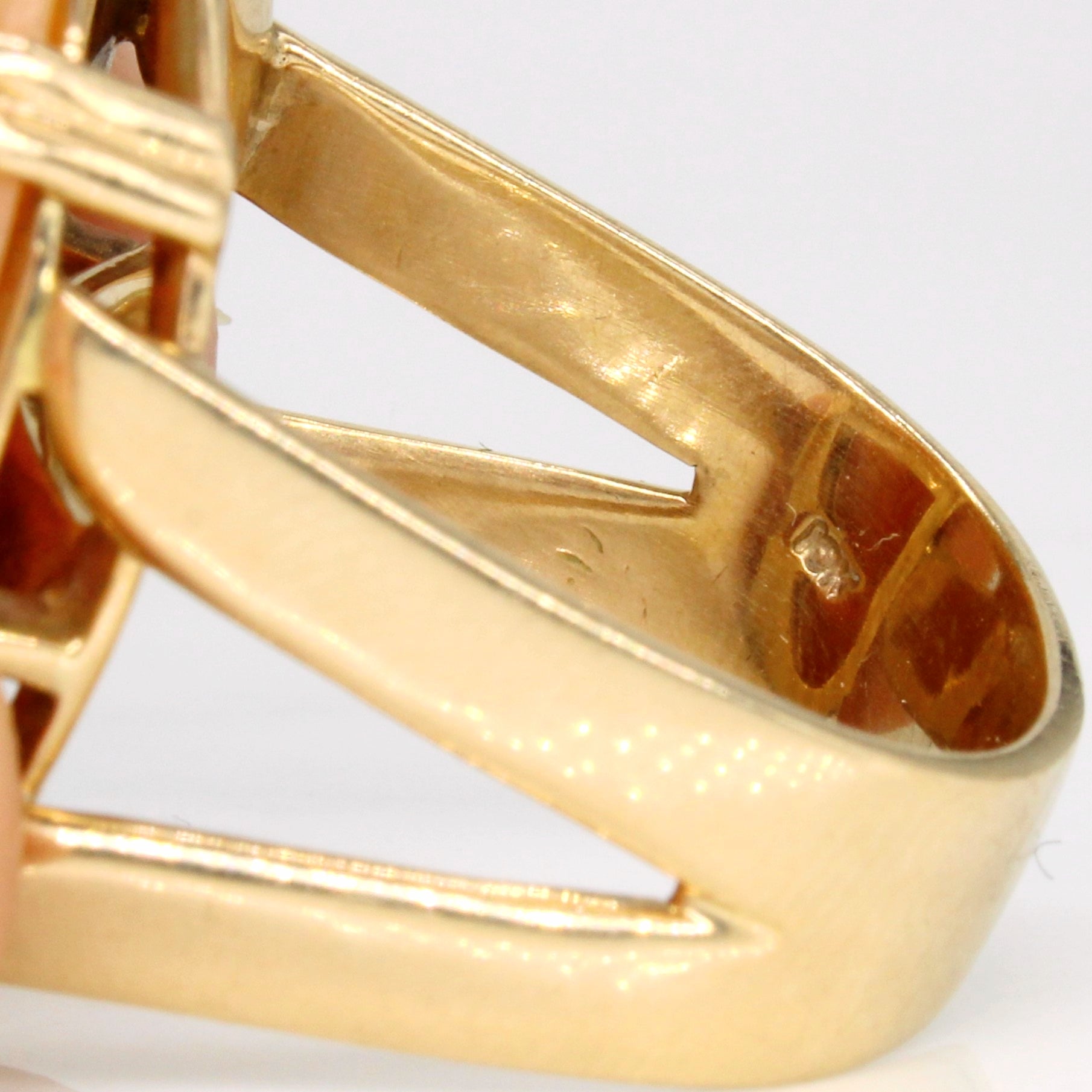 Sea Shell Cameo Cocktail Ring | 13.00ct | SZ 9.75 |