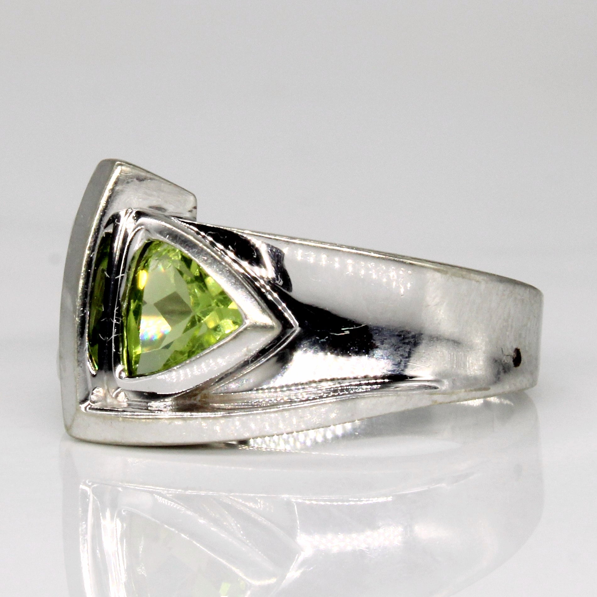 Peridot Cocktail Ring | 0.65ct | SZ 6.5 |