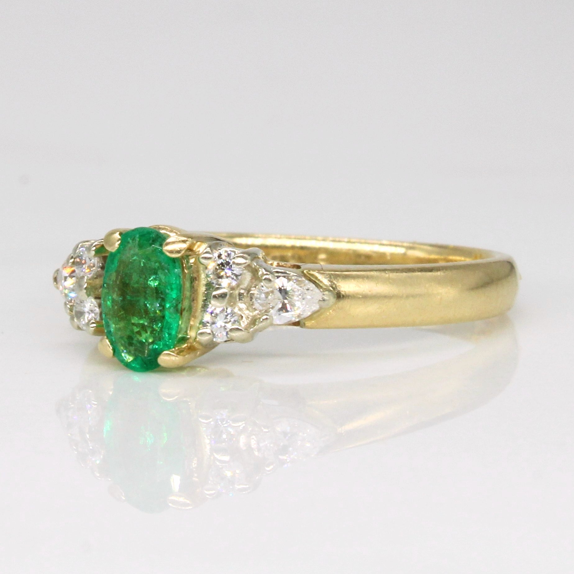 Bague émeraude et diamants | 0,30 ct, 0,21 ct au total | Taille 5,75 |
