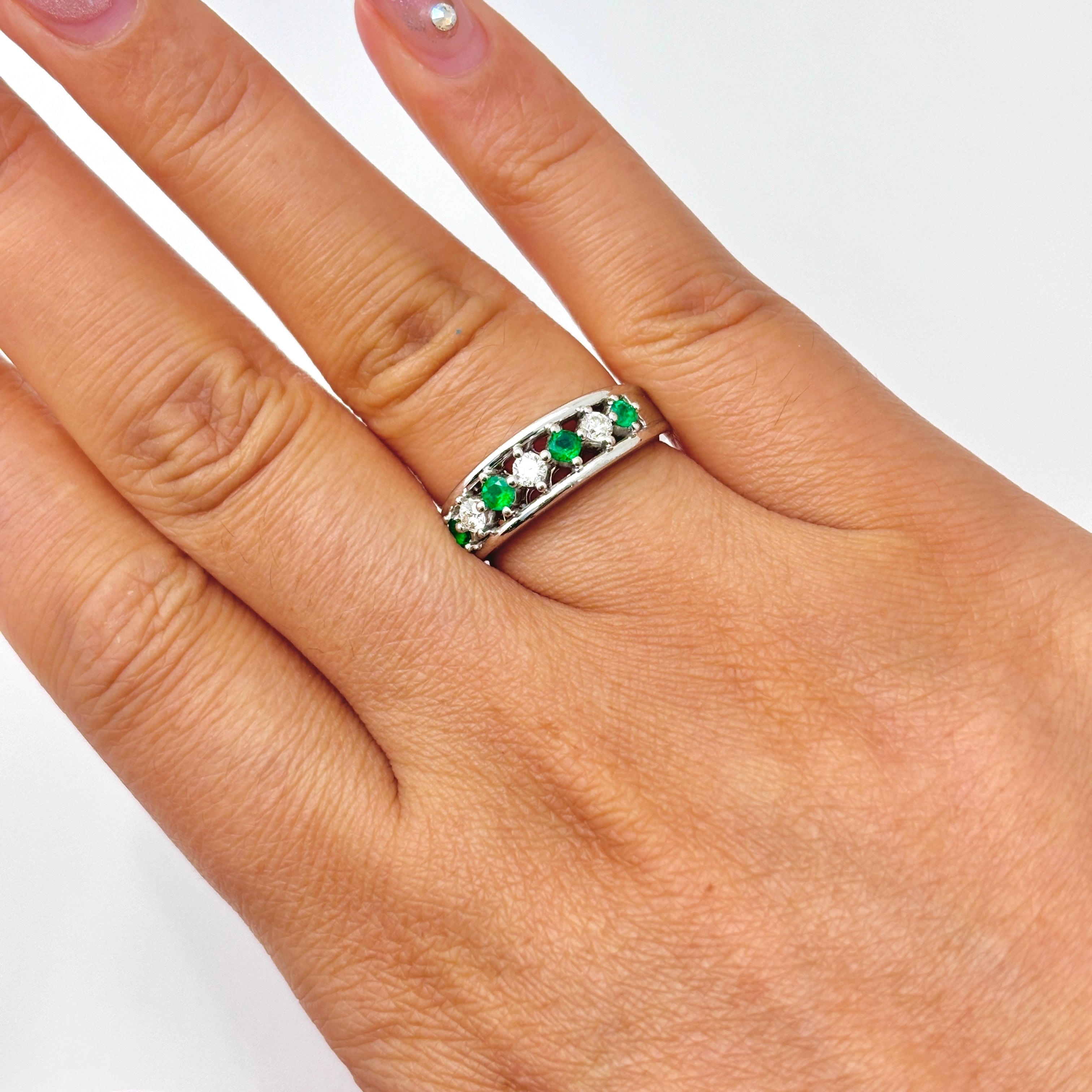18k White Gold Emerald & Diamond Ring | 0.21ctw, 0.20ctw | SZ 6.75