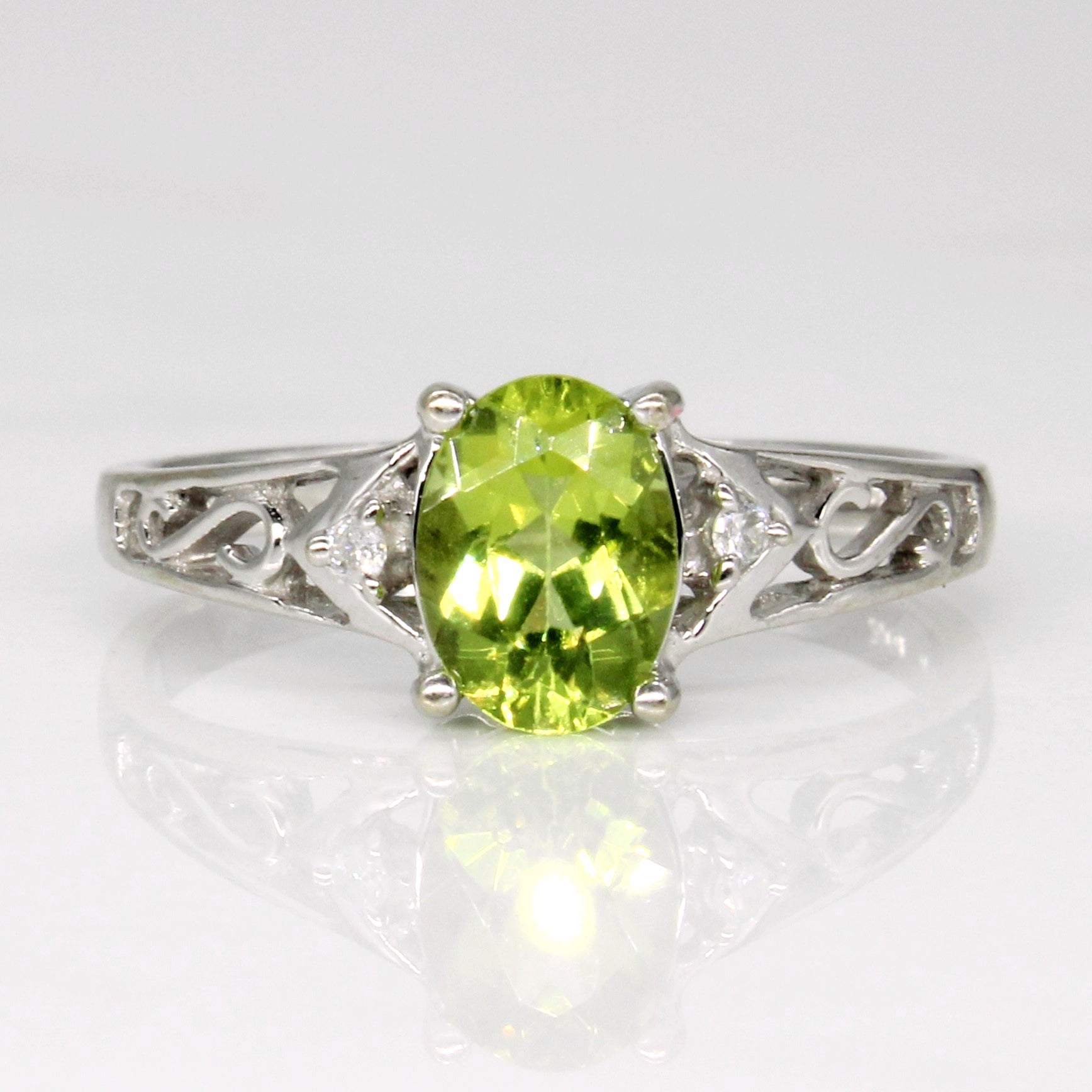 Peridot & Diamond Ring | 0.72ct, 0.02ctw | SZ 5.75 |